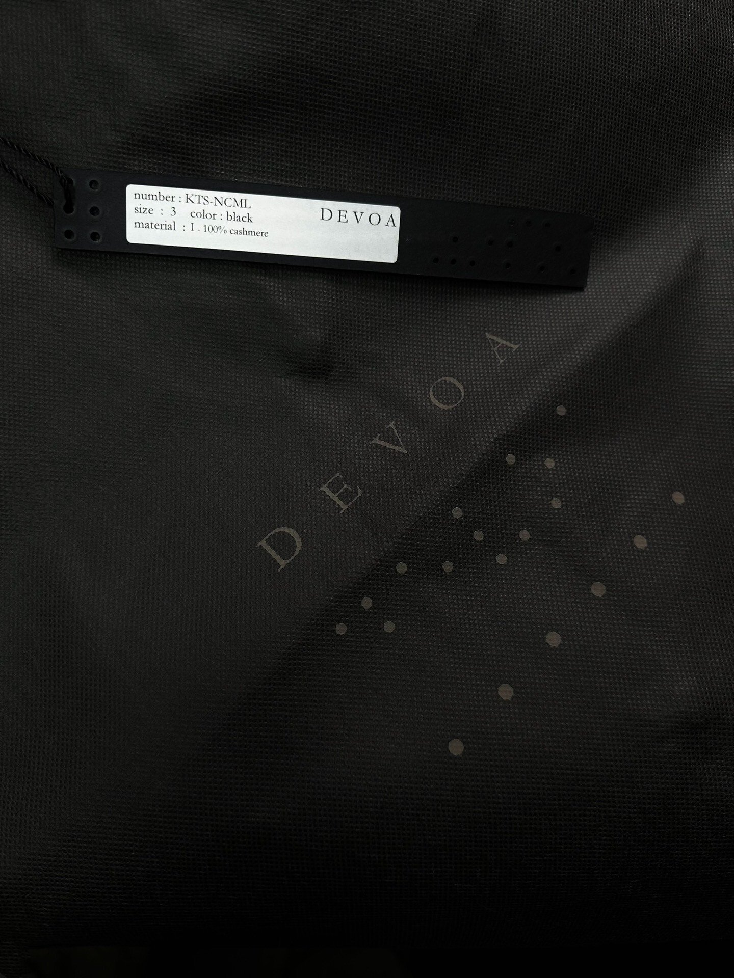 DEVOA 25AW Cashmere Hand-Knit Coat — label
