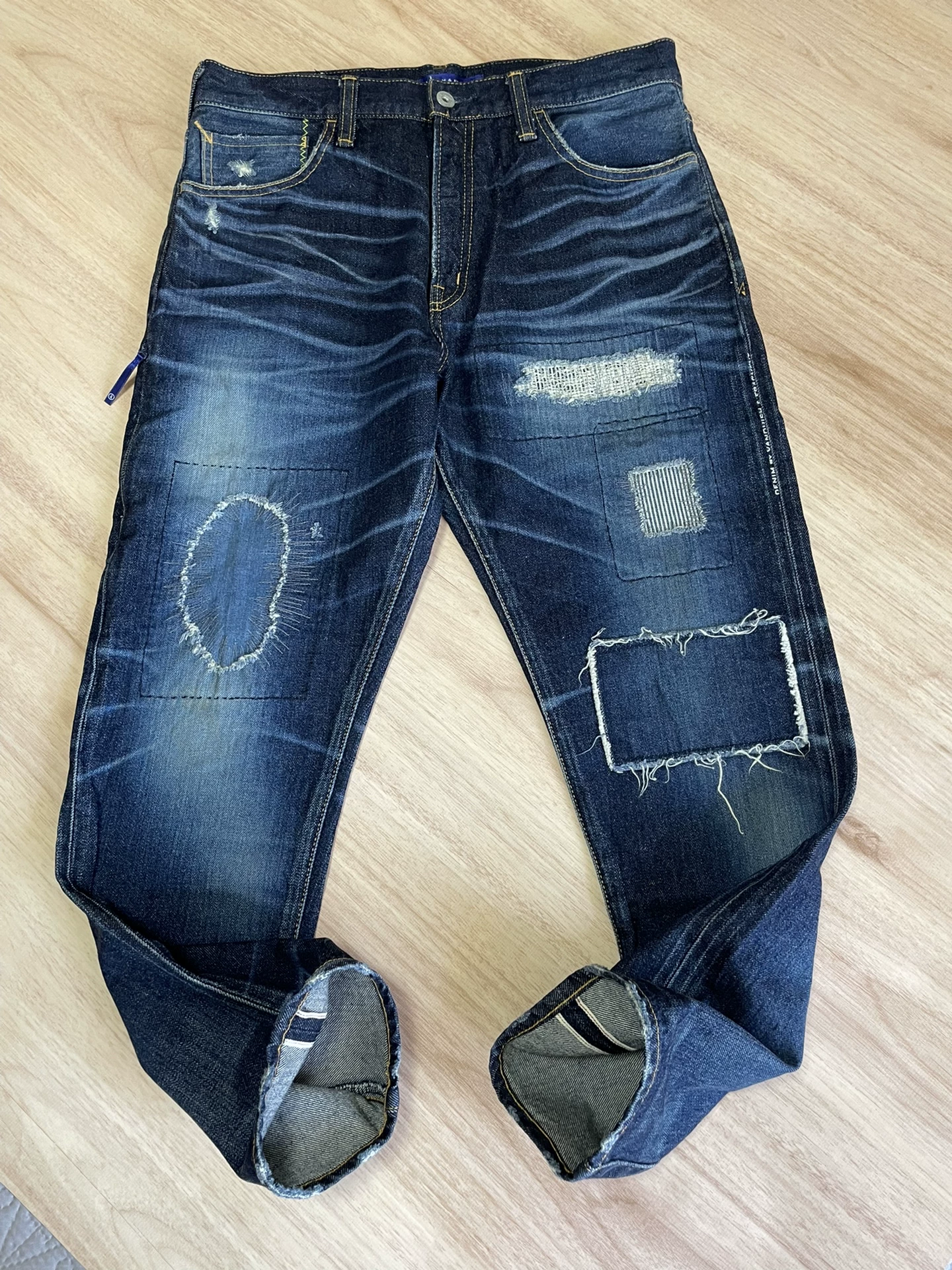 DENIM BY VANQUISH Fragment Cropped Jeans — detail