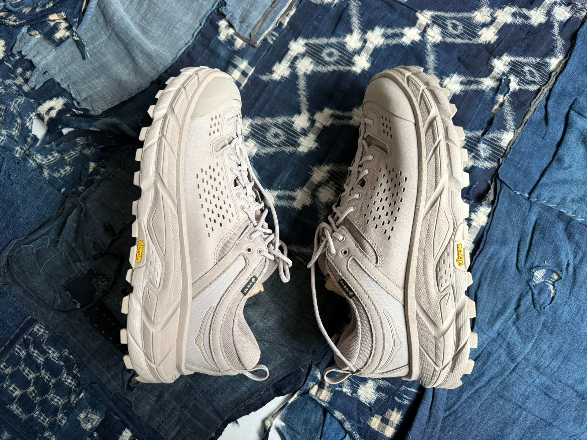 Hoka One One Tor Ultra Low — back