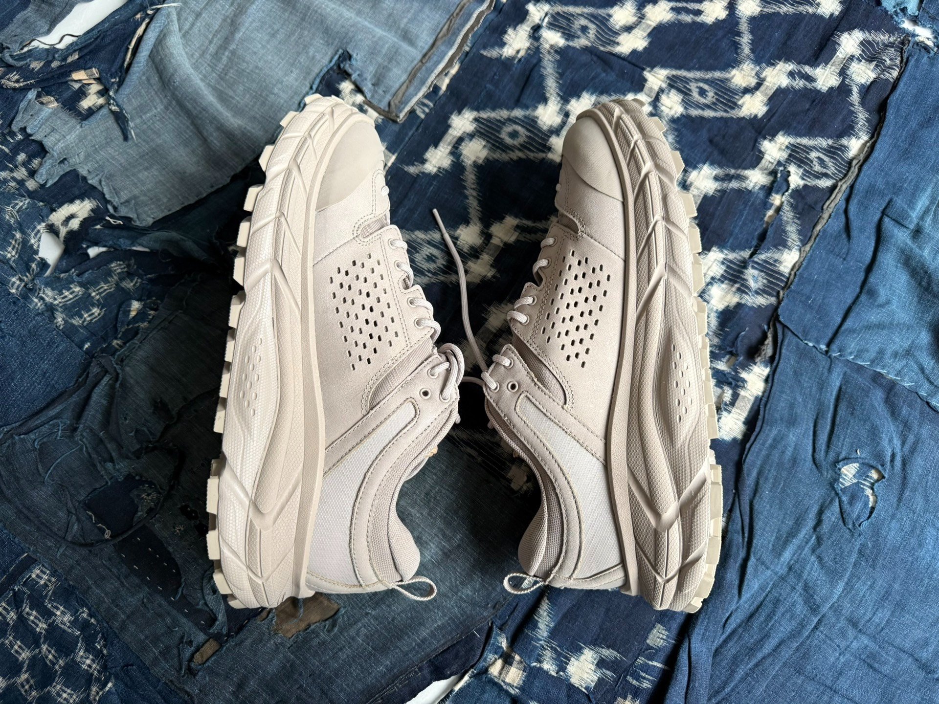 Hoka One One Tor Ultra Low — label