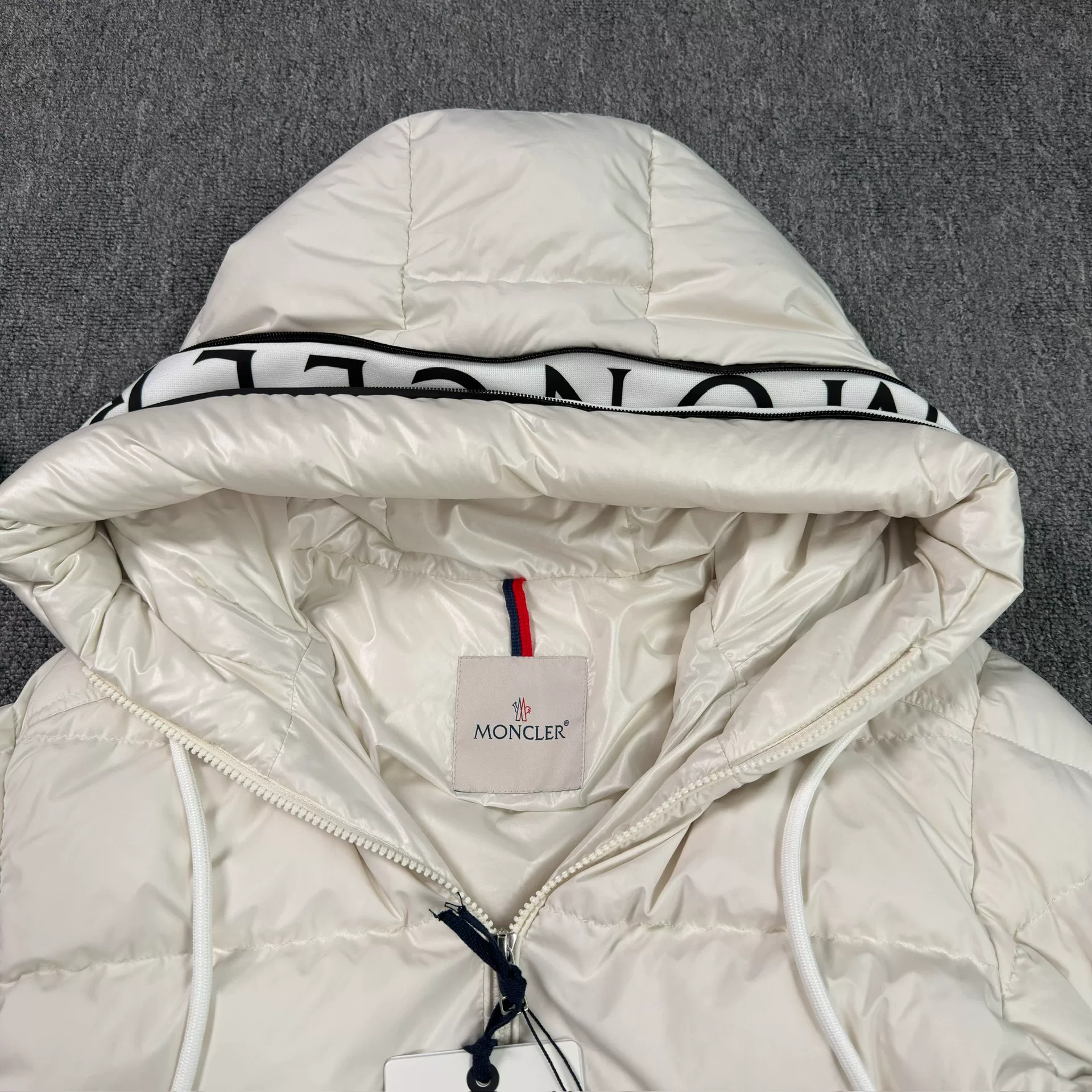 Moncler Cardere White Short Down Jacket — detail