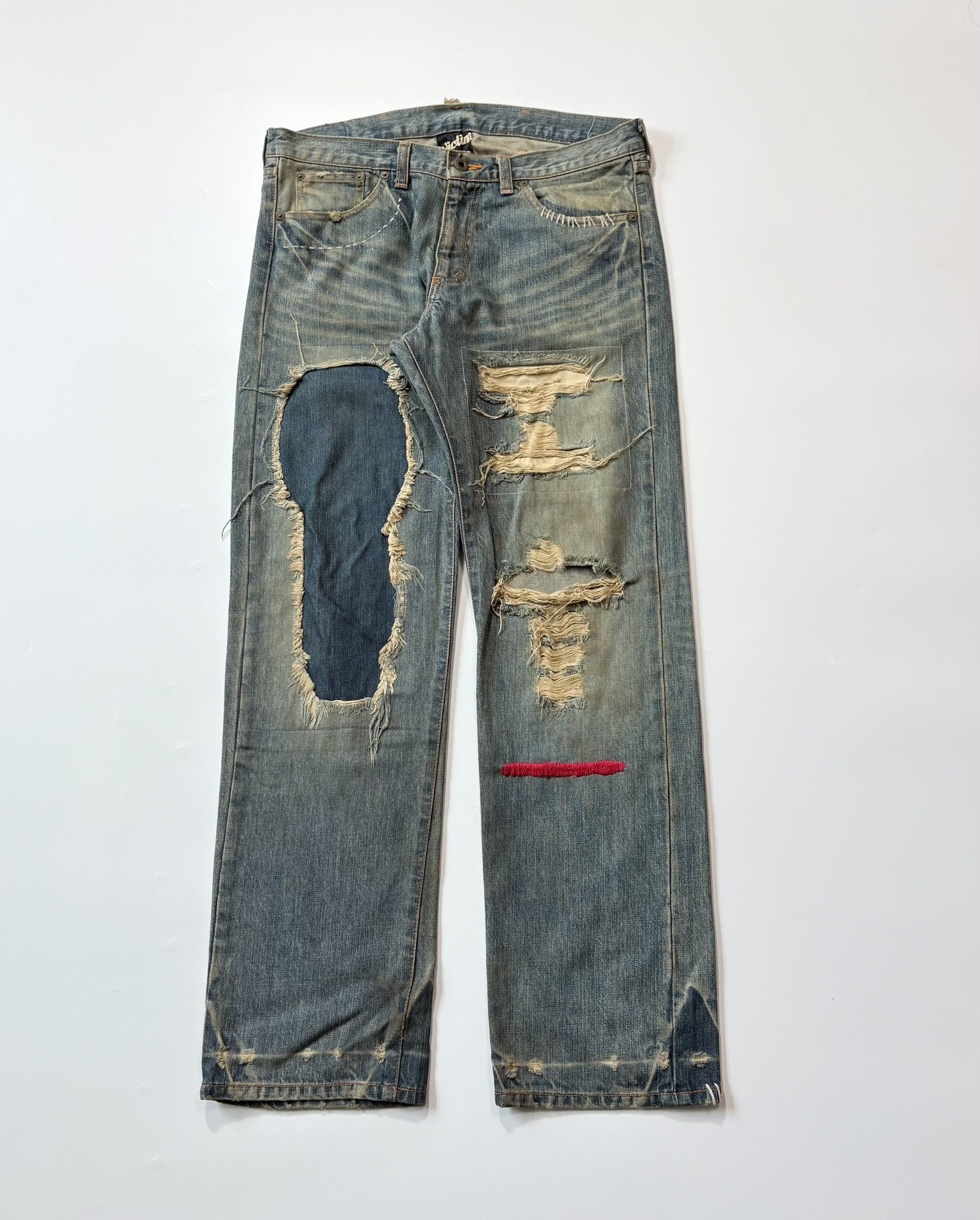 VICTIM Distressed Patch Washed Jeans
