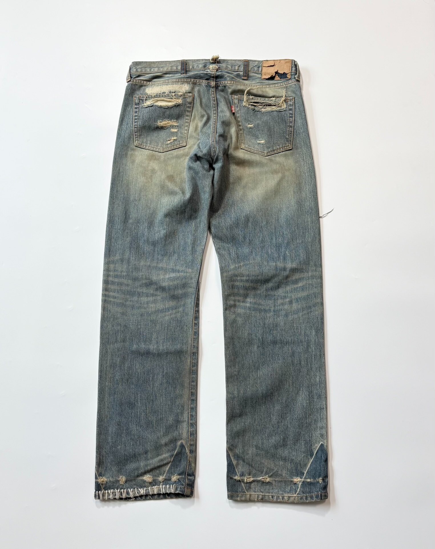 VICTIM Distressed Patch Washed Jeans — label