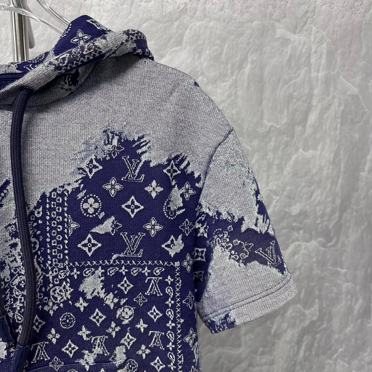 Louis Vuitton Bandana Print Hooded Tee — detail
