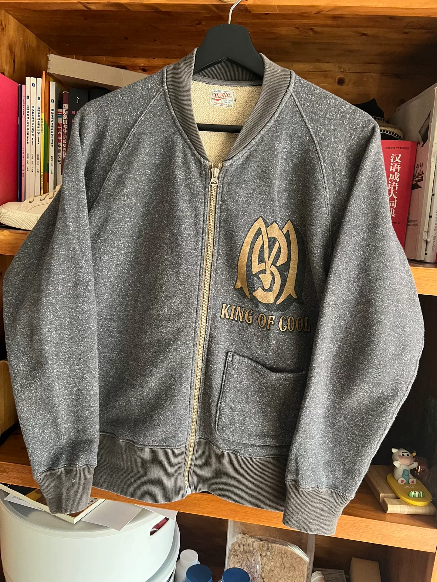 Toys McCoy Vintage Gold Print Fleece Zip Cardigan — detail