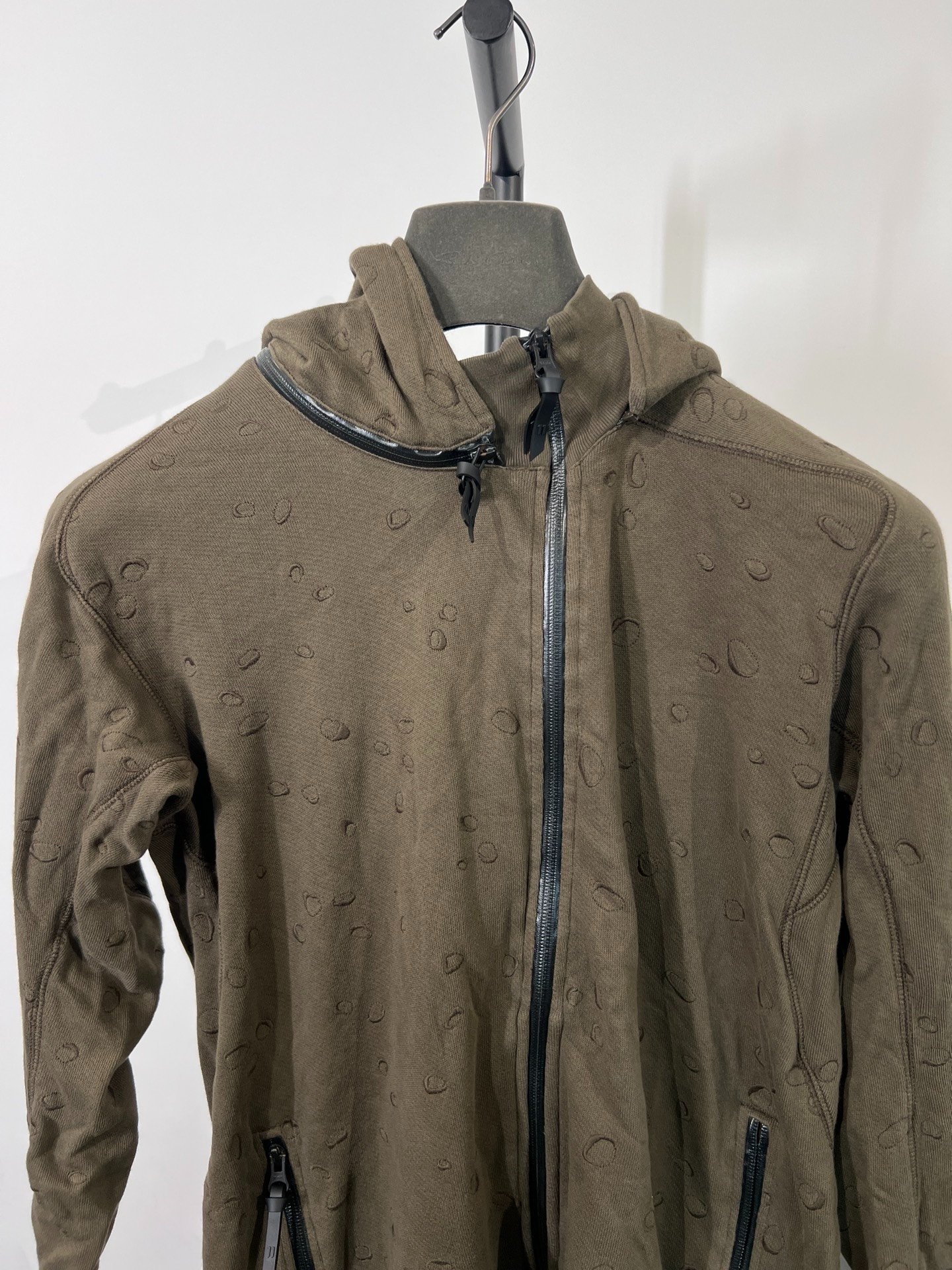 Boris Bidjan Saberi 11by bbs Z1F Diagonal Zip Hooded Jacket — detail