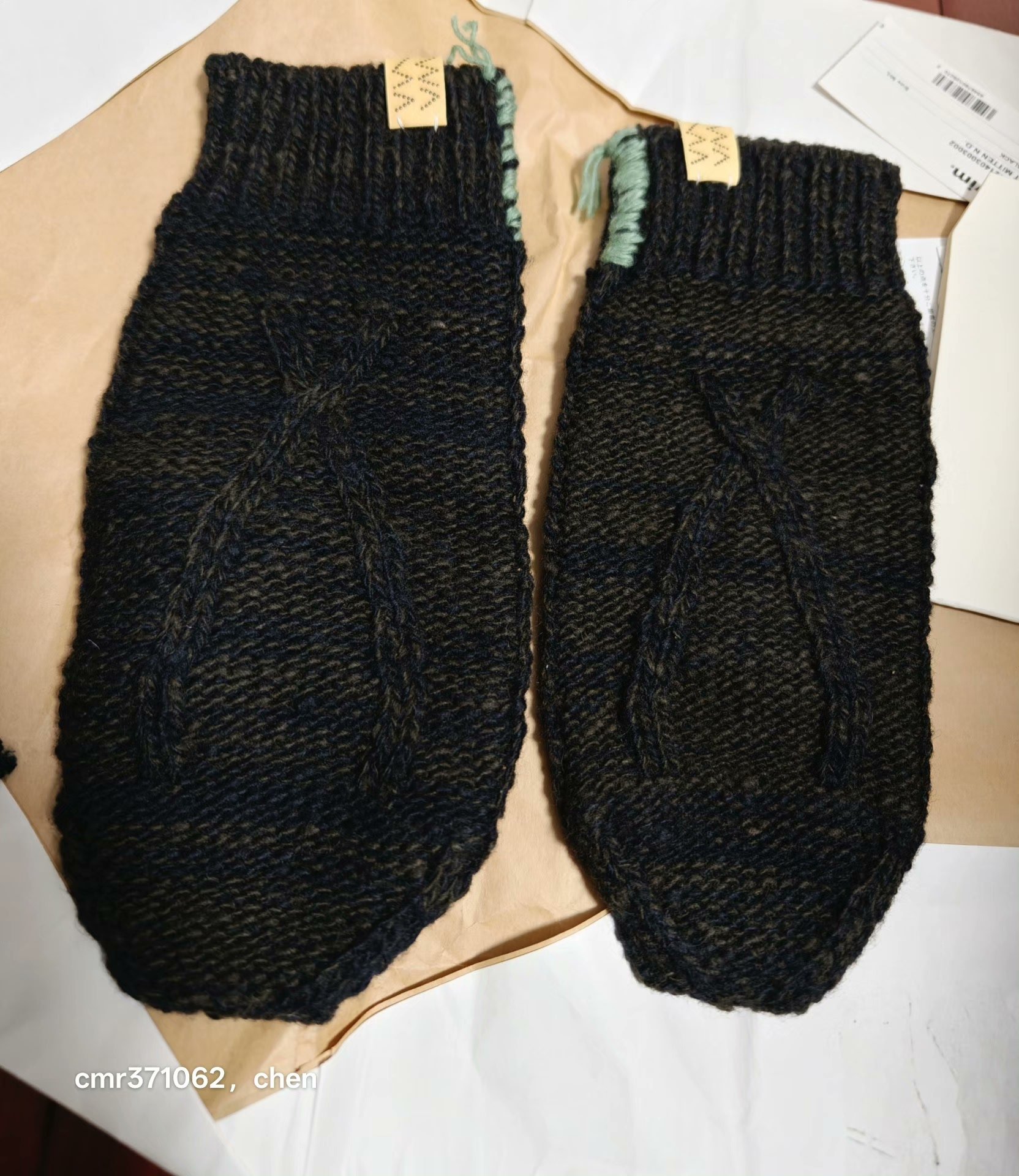 visvim 21AW Spot Knit Mitten N.D — back