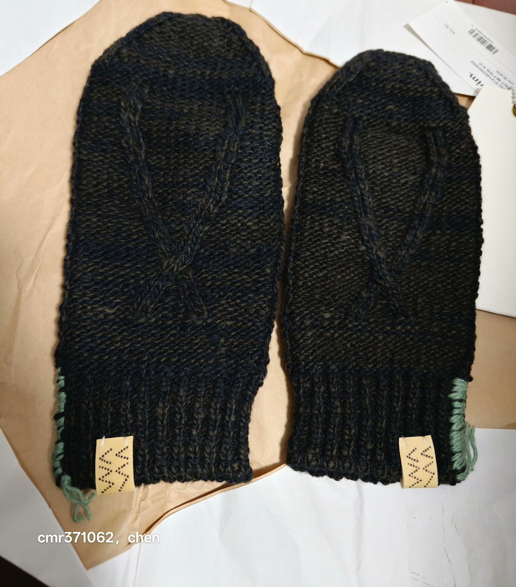 visvim 21AW Spot Knit Mitten N.D — detail