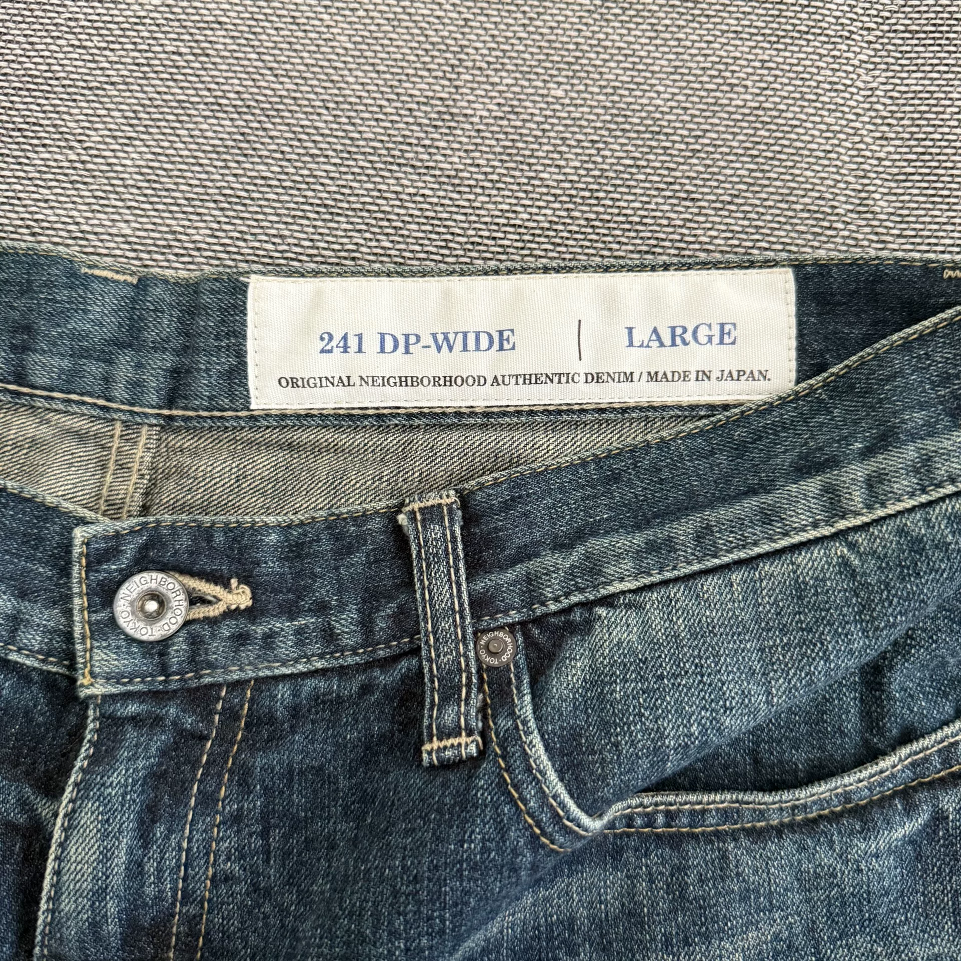 Neighborhood 24ss Basic Washed Jeans — label