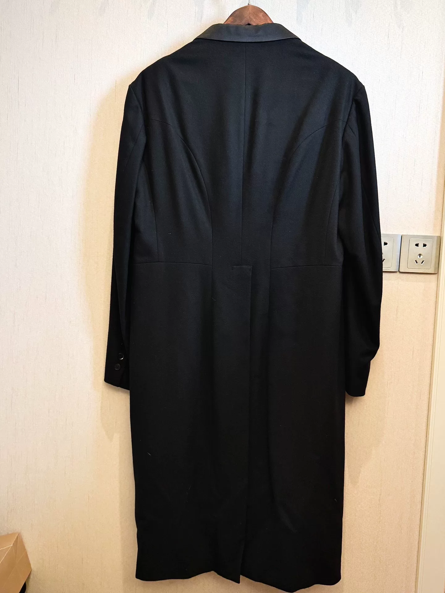 Yohji Yamamoto 99AW Satin Collar Coat — detail