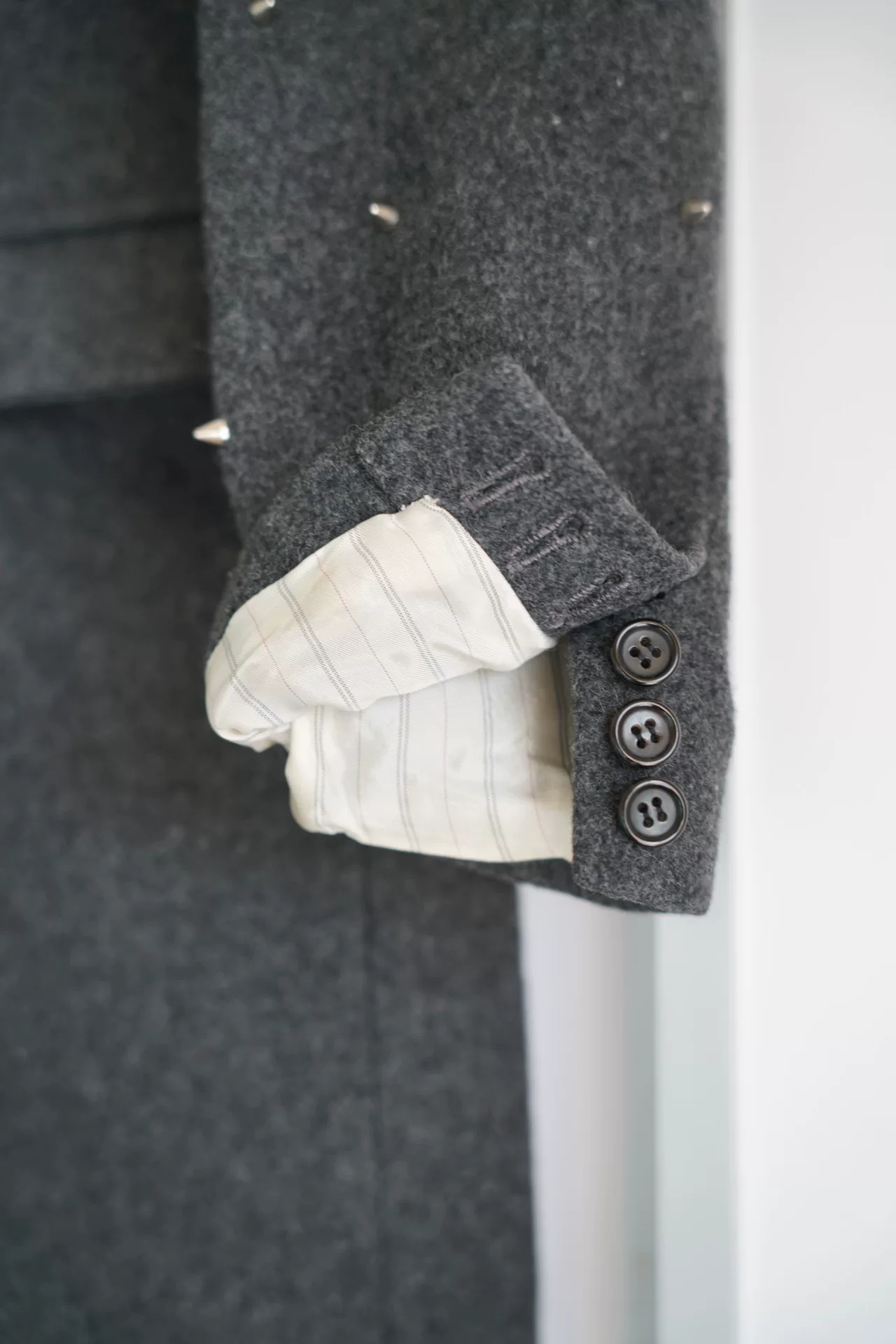 Sulvam 15AW Rivet Sleeve Wool Coat — label