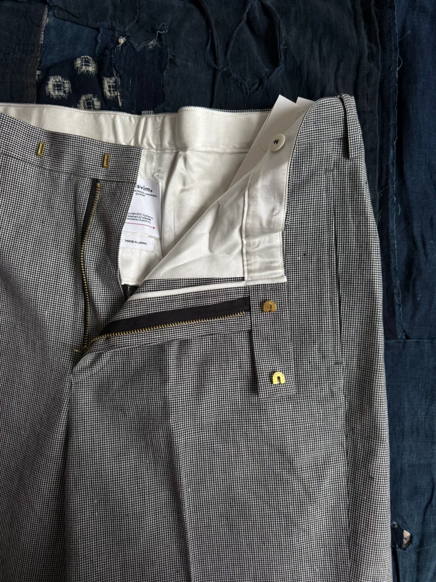 VISVIM 25AW WIDE SLACKS SANTOME — label