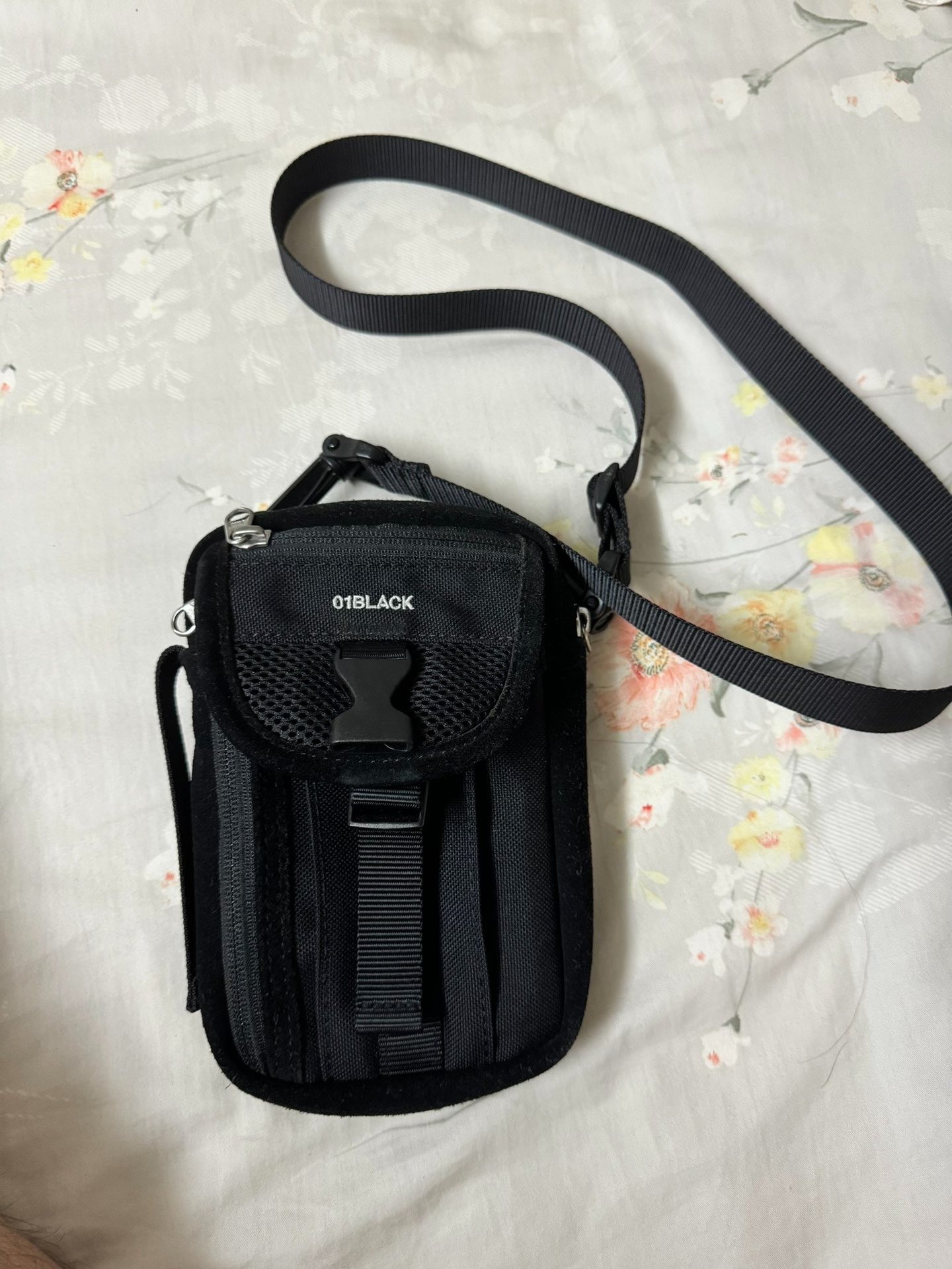 nana-nana Small Black Pouch Bag