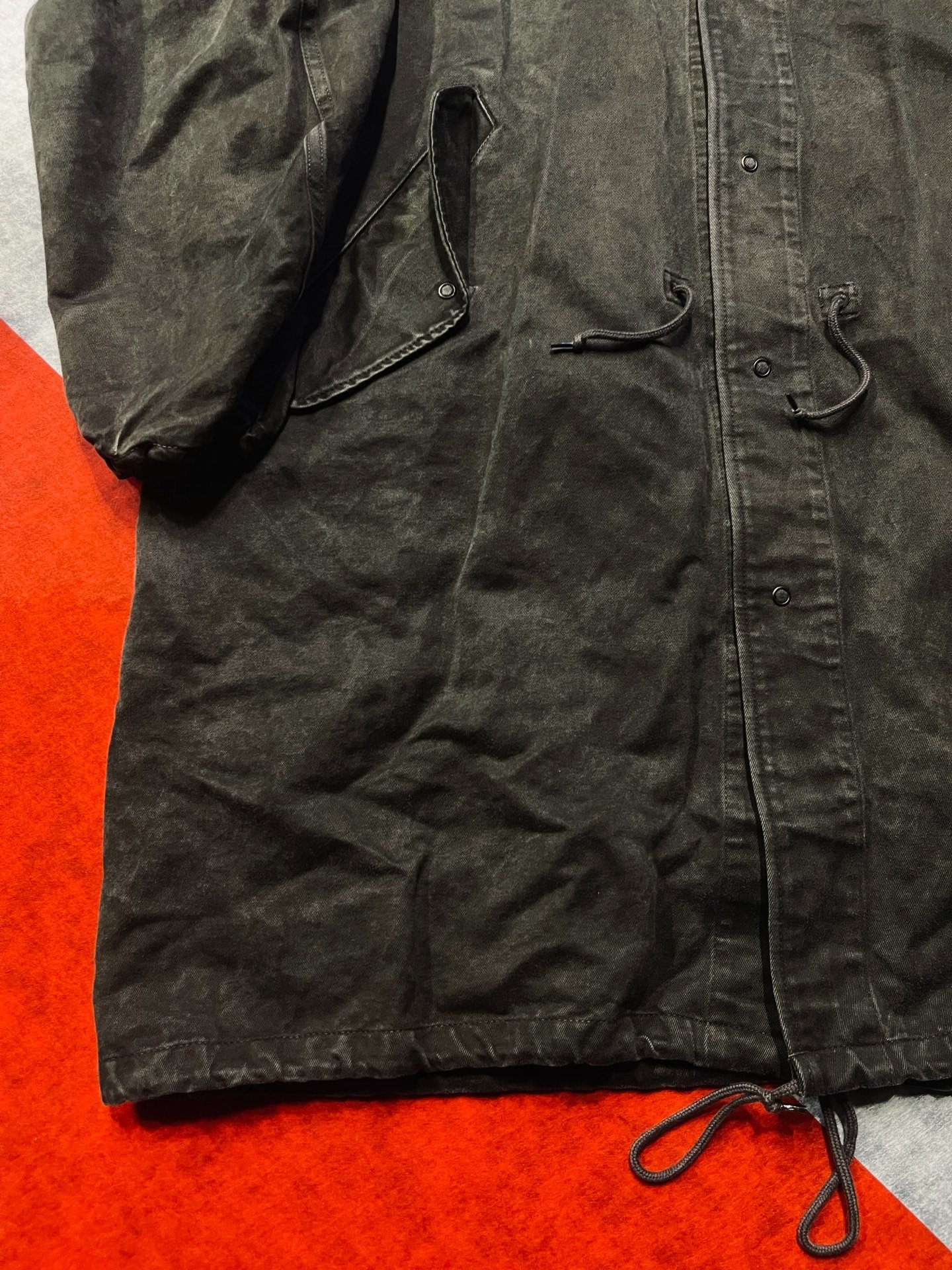 Kuon Ink-Dyed Fishtail Trench Coat — detail