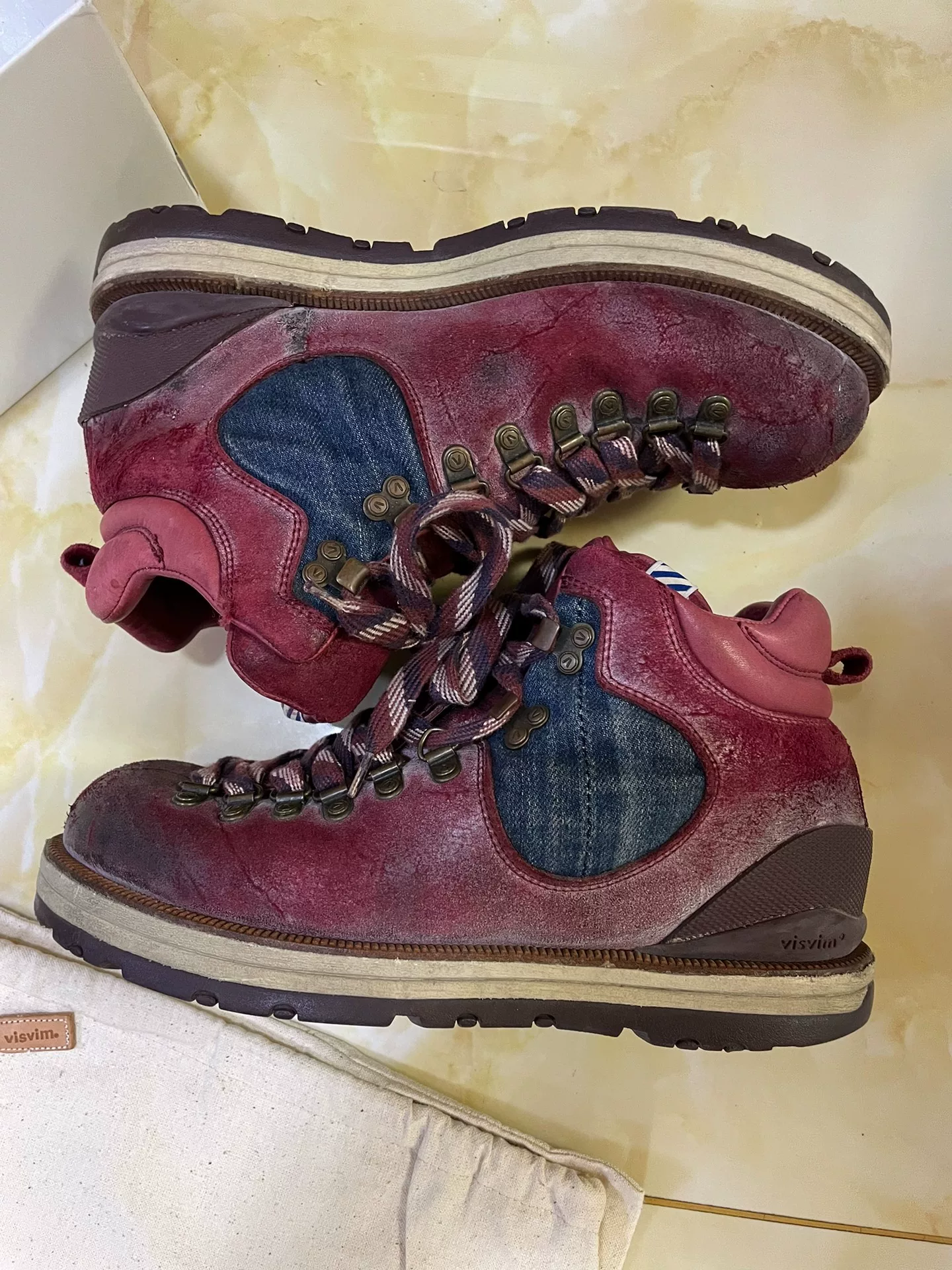 visvim serra distressed hiking boots — front