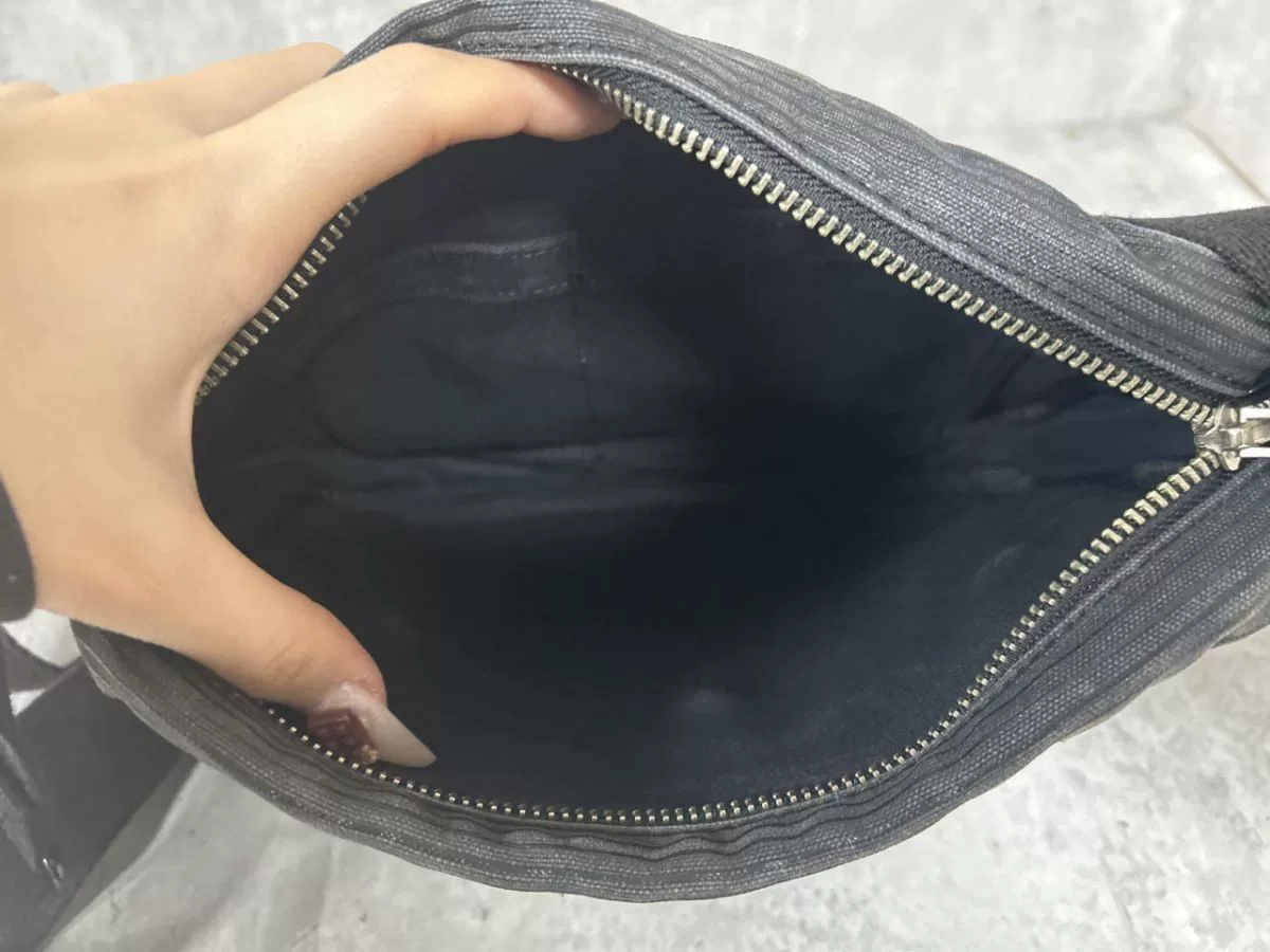 PORTER Black Single-Shoulder Bag — label