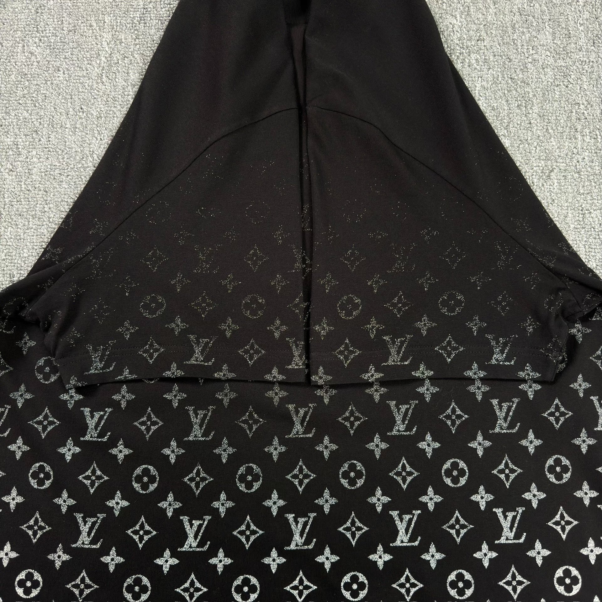 Louis Vuitton Gradient Monogram Black Tee — back
