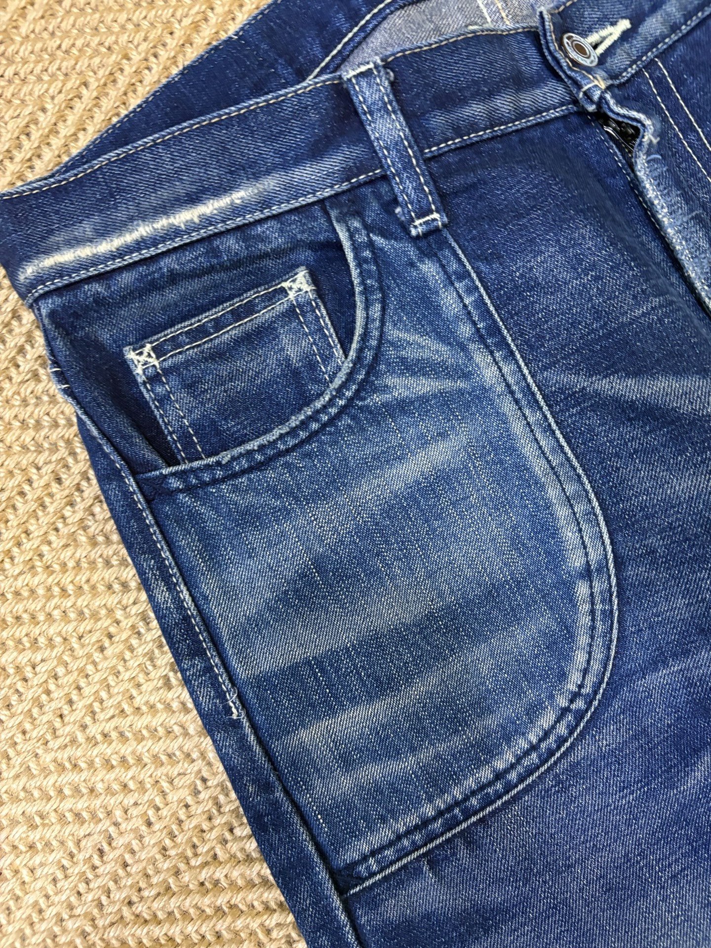 Neighborhood 05 Lightning Destroyed Jeans — label