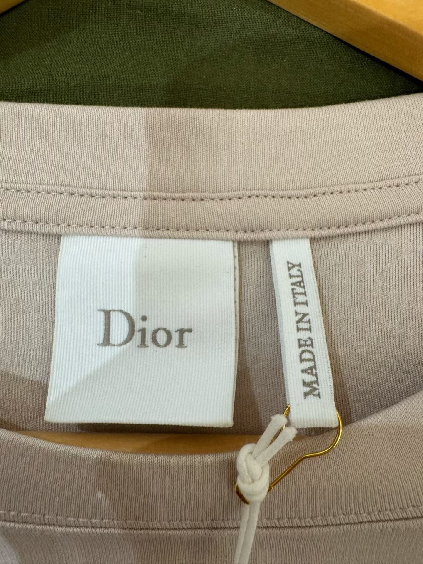 Dior ss26 Book Cover Short Sleeve — label