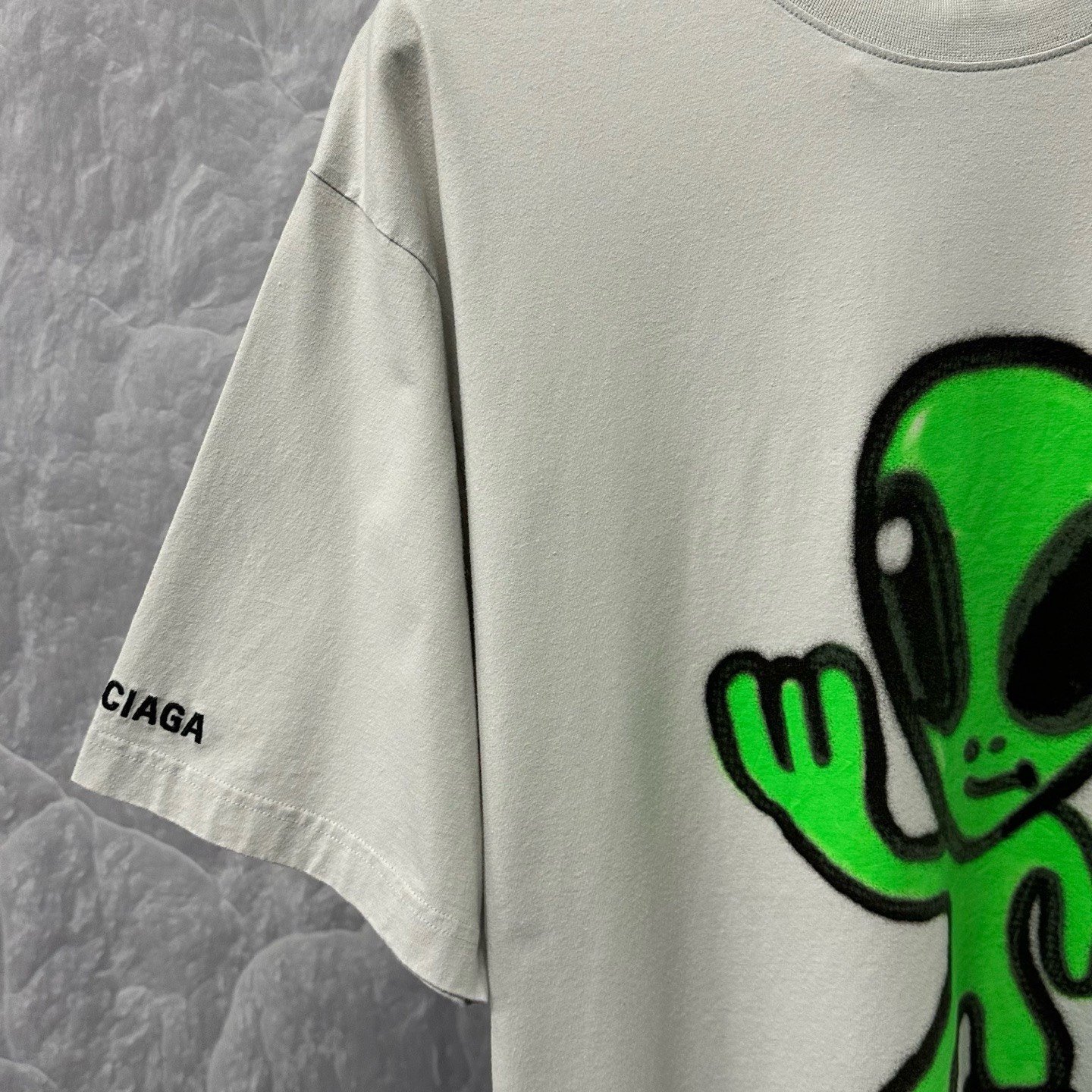 Balenciaga Dripley Alien Print Short Sleeve — detail