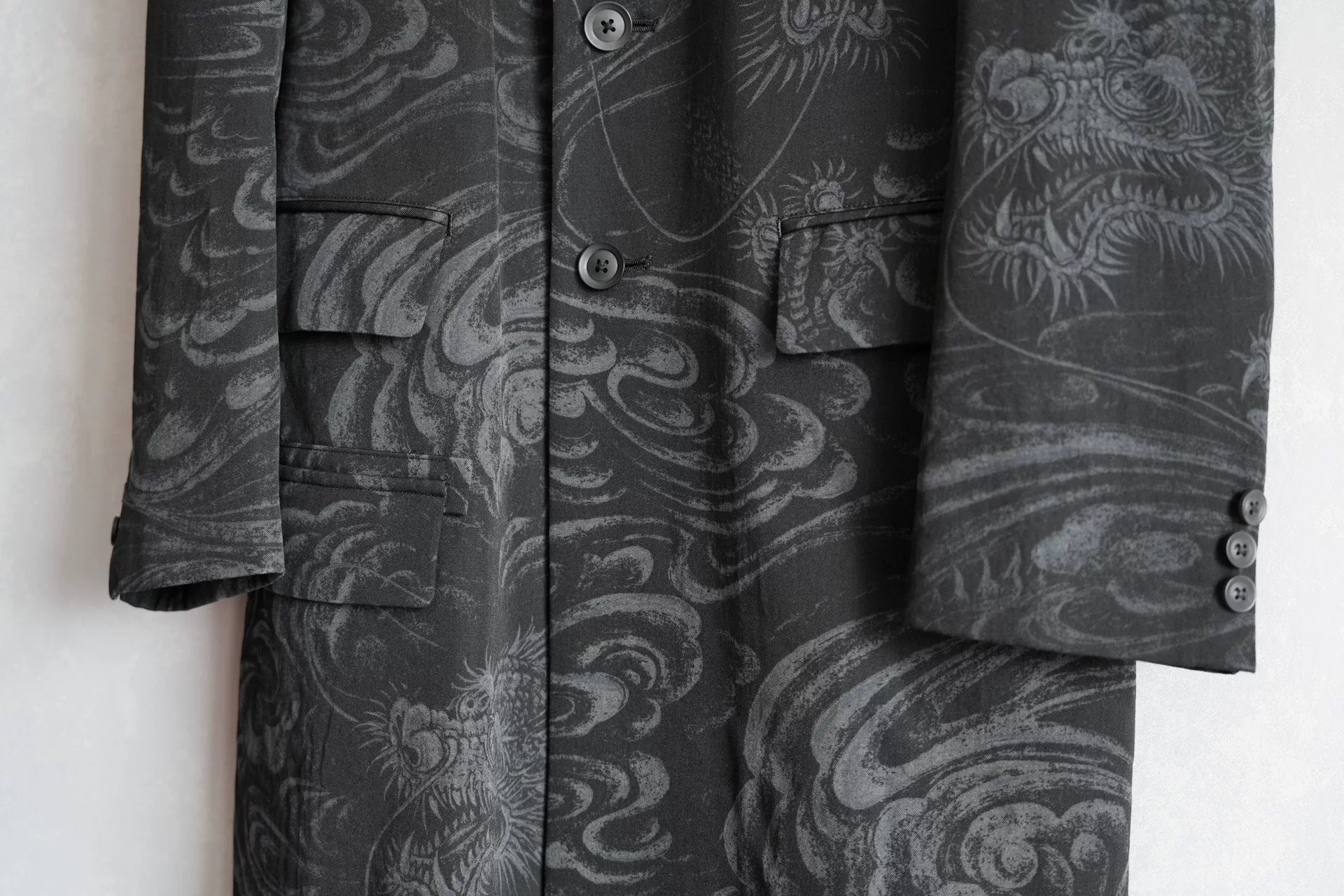 Yohji Yamamoto 22AW Dragon Cloud Print Coat — label