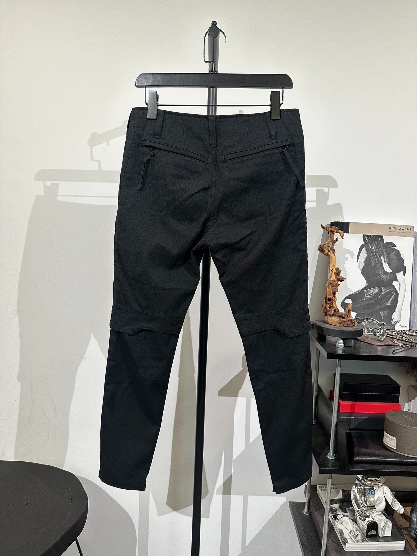 Julius_7 Multi-Zipper Cargo Pants — front