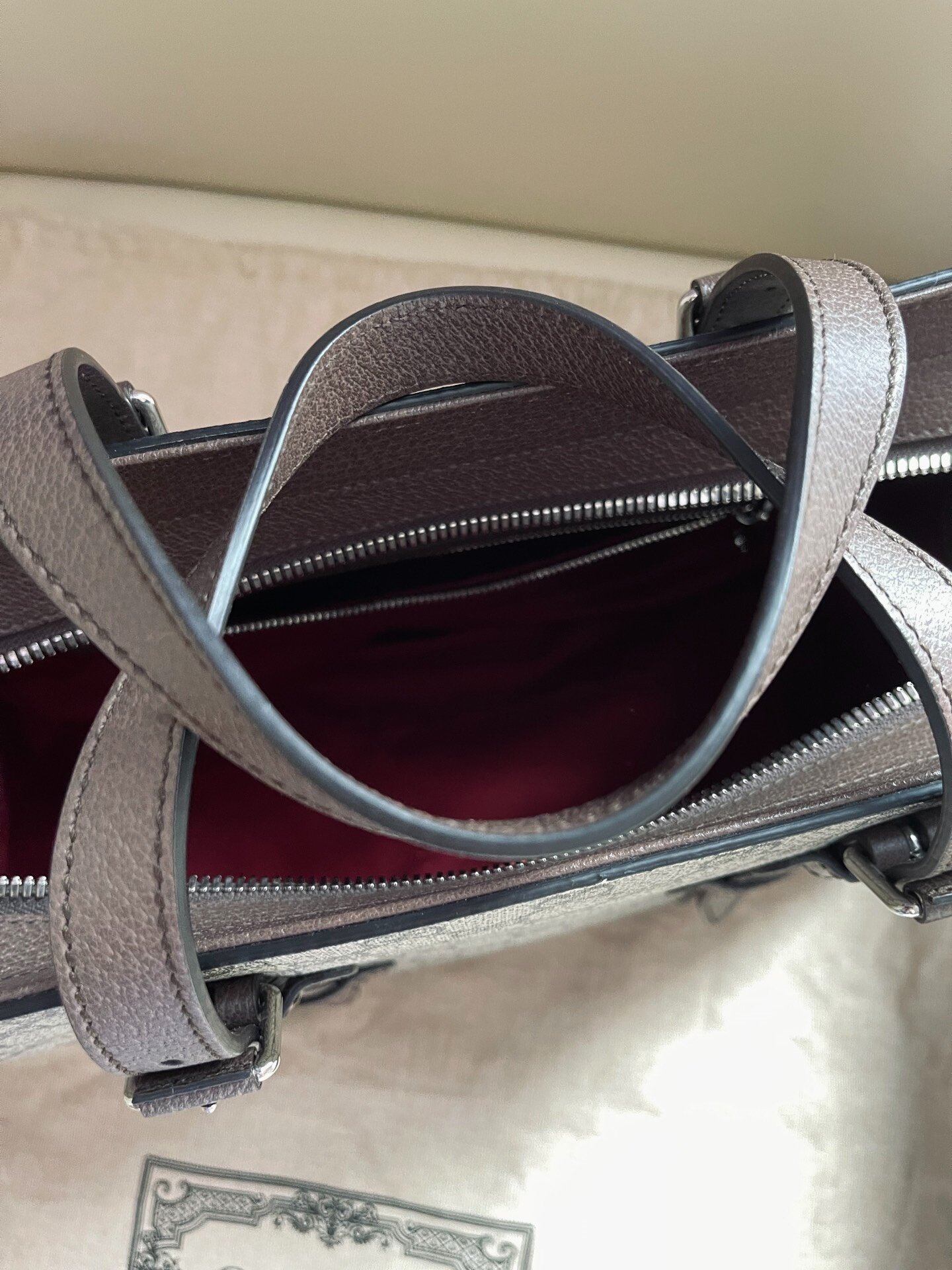Gucci GG Supreme Tote Briefcase Handbag — label