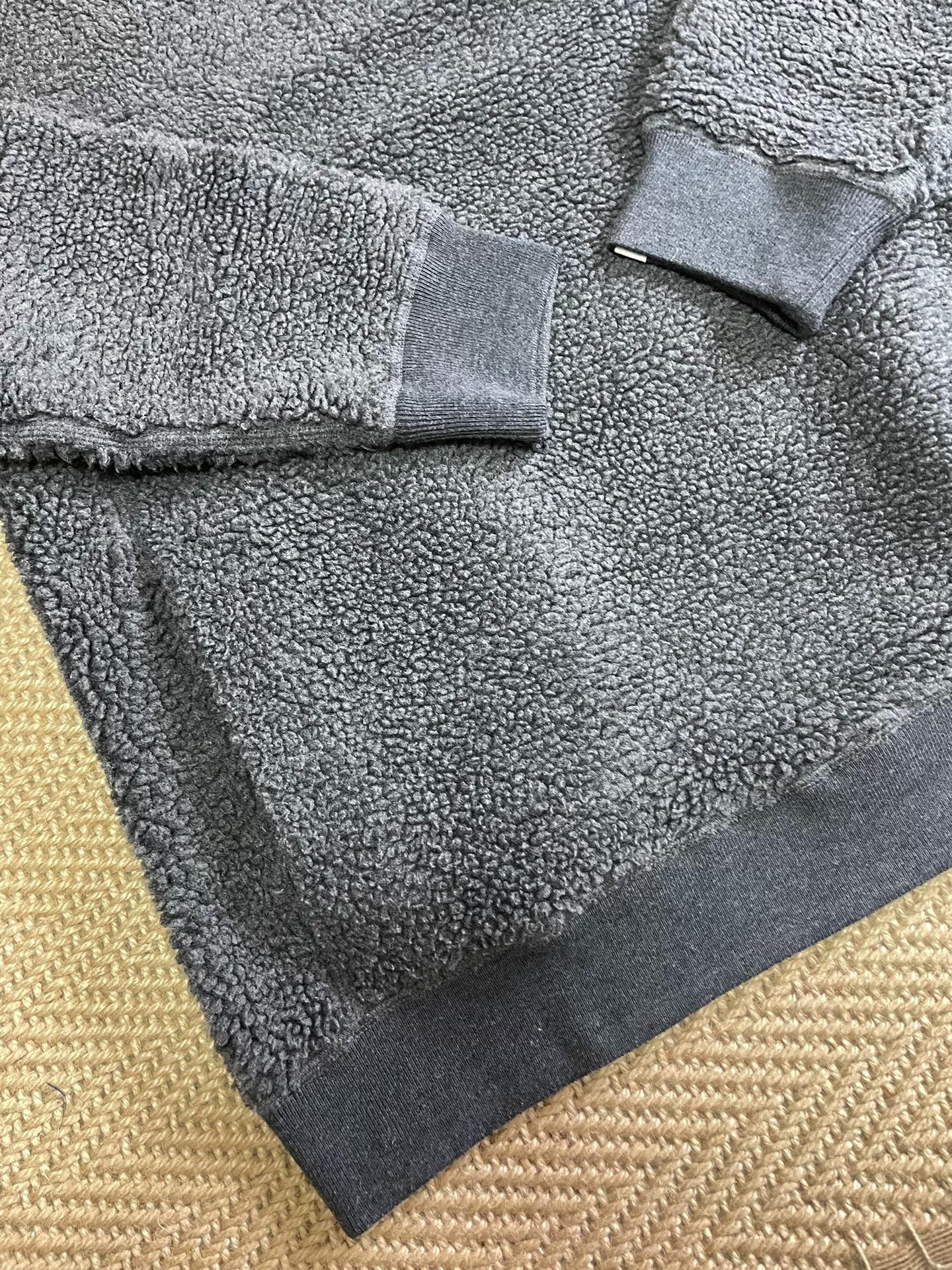 Vanquish Thick Distressed Fleece Pullover — detail