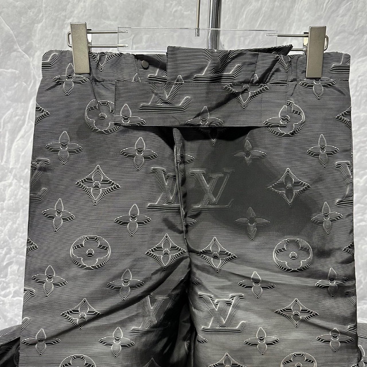 Louis Vuitton 2054 Thermo-Sensitive Cargo Pants — front