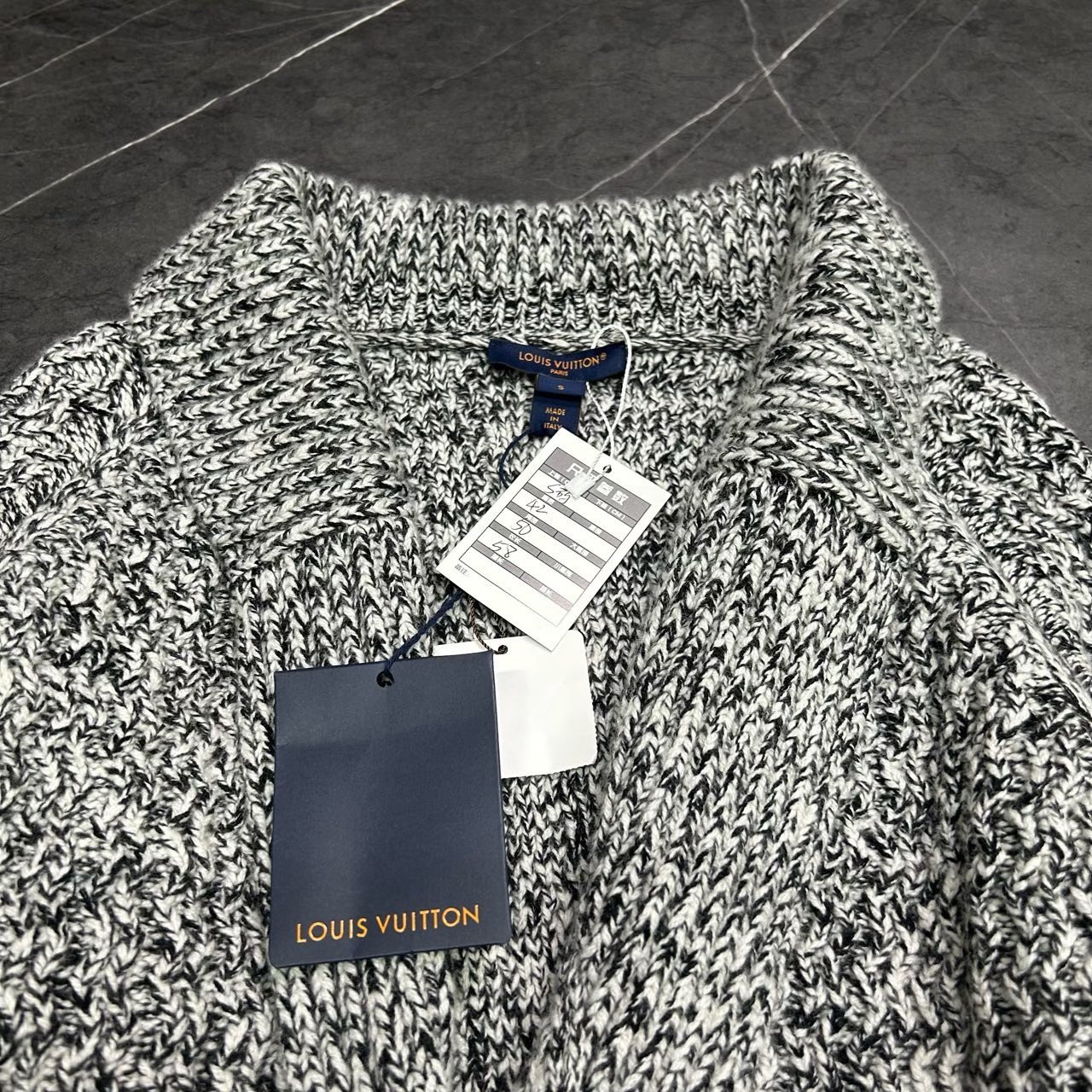 Louis Vuitton 23FW Gold Chain Knit Cardigan — detail