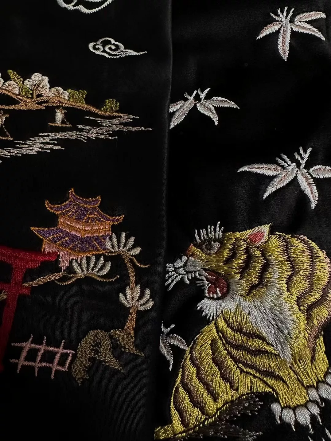 Yohji Yamamoto 04AW Fuji Tiger Tie — detail