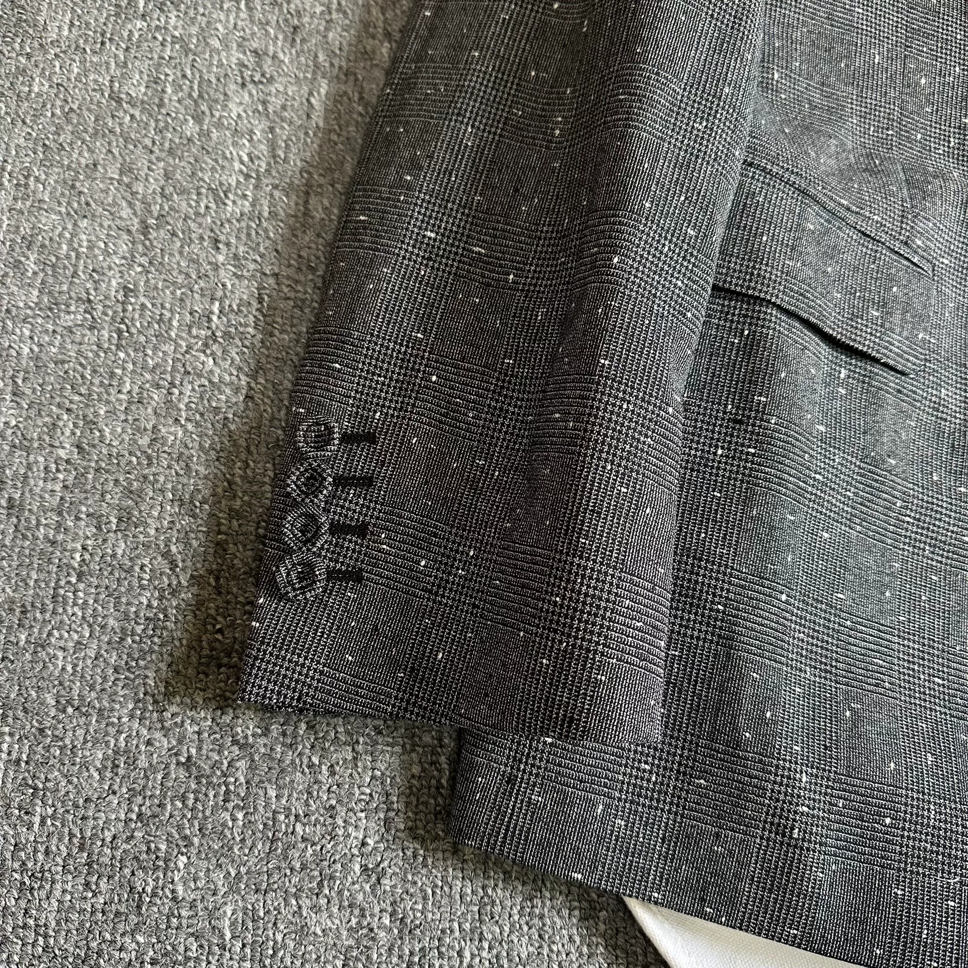 Dior Gray Plaid Gun Lapel Suit Jacket — front