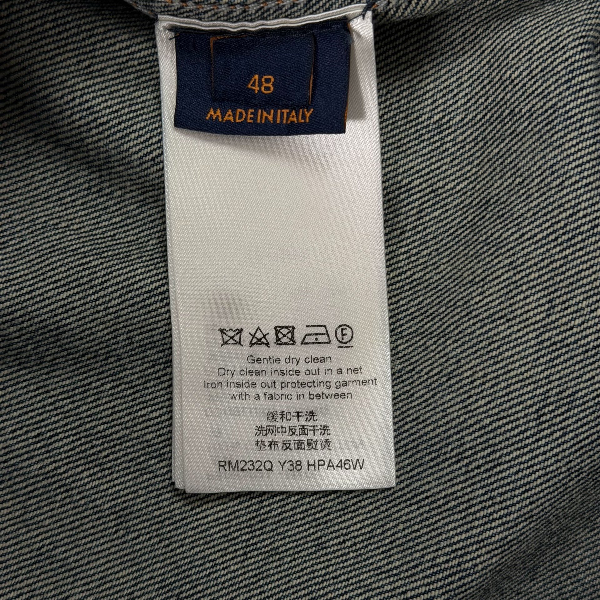 LV Dark Blue All-Over Print Denim Jacket — label
