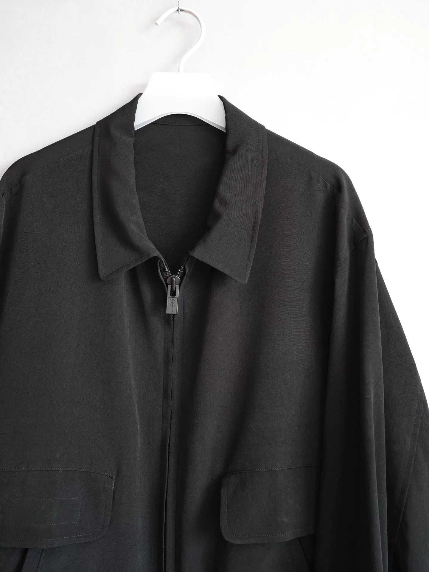 Yohji Yamamoto 24SS Zip Triacetate Jacket — detail