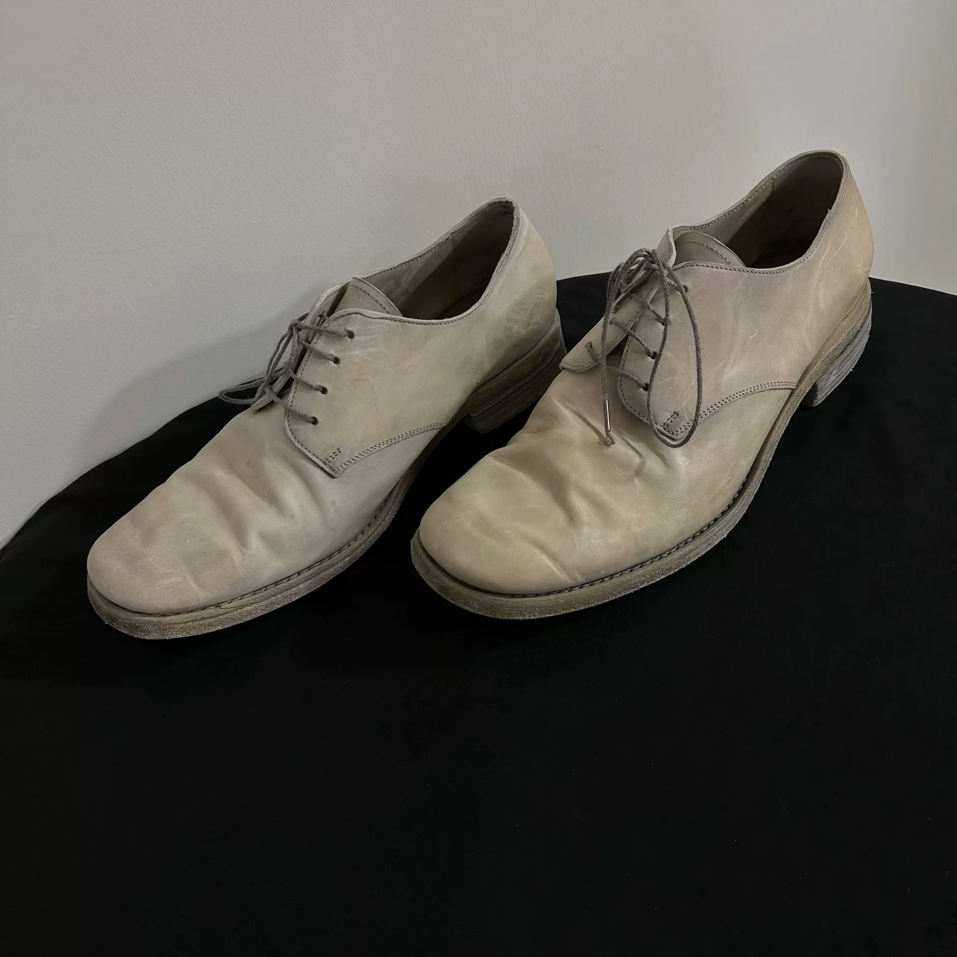 a1923 Cordovan Washed Derby Shoes — detail