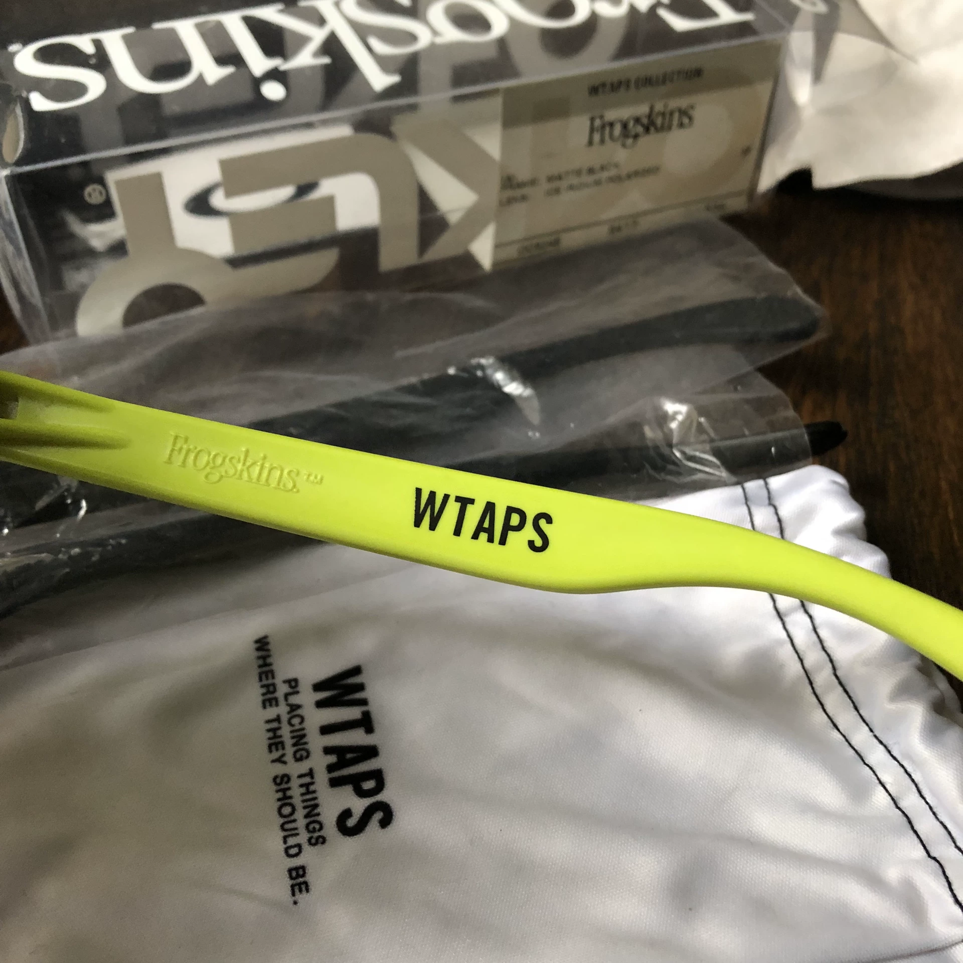 WTAPS x Oakley Collaboration Sunglasses — detail