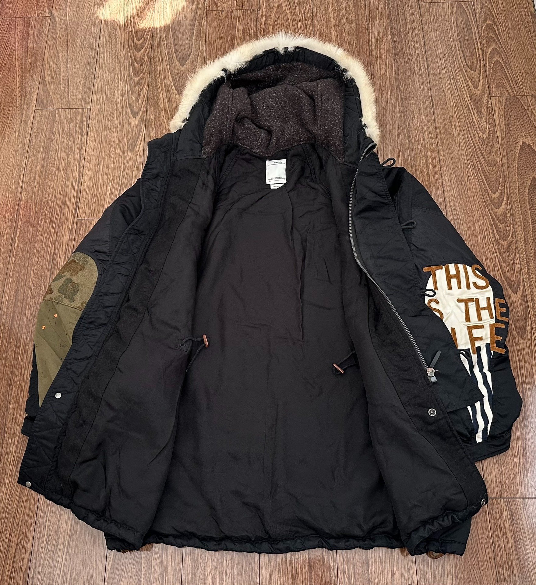 VISVIM VALDEZ COLLAGE 19AW Wolf Fur Jacket — detail