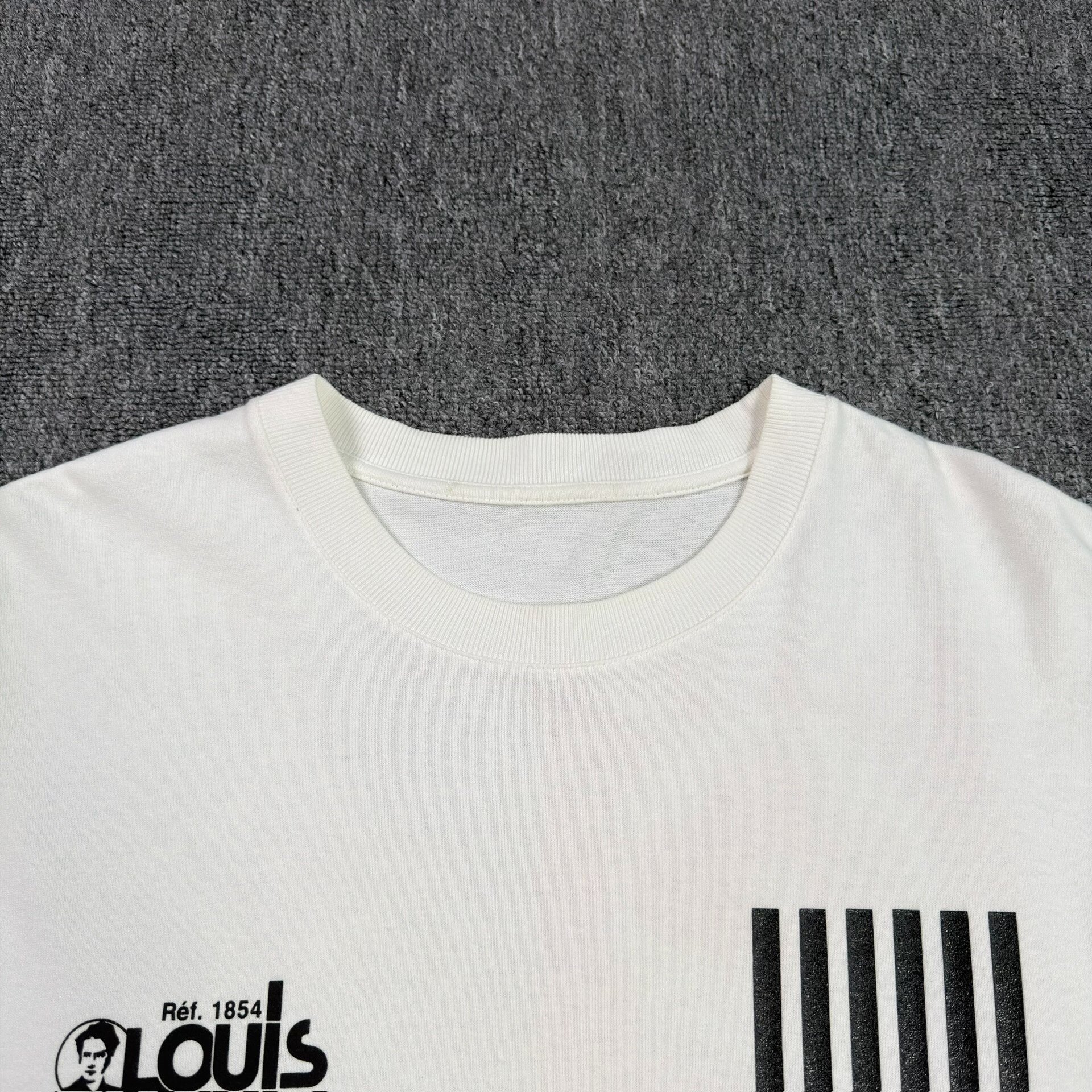 Louis Vuitton White Logo Short-Sleeve T-Shirt — detail
