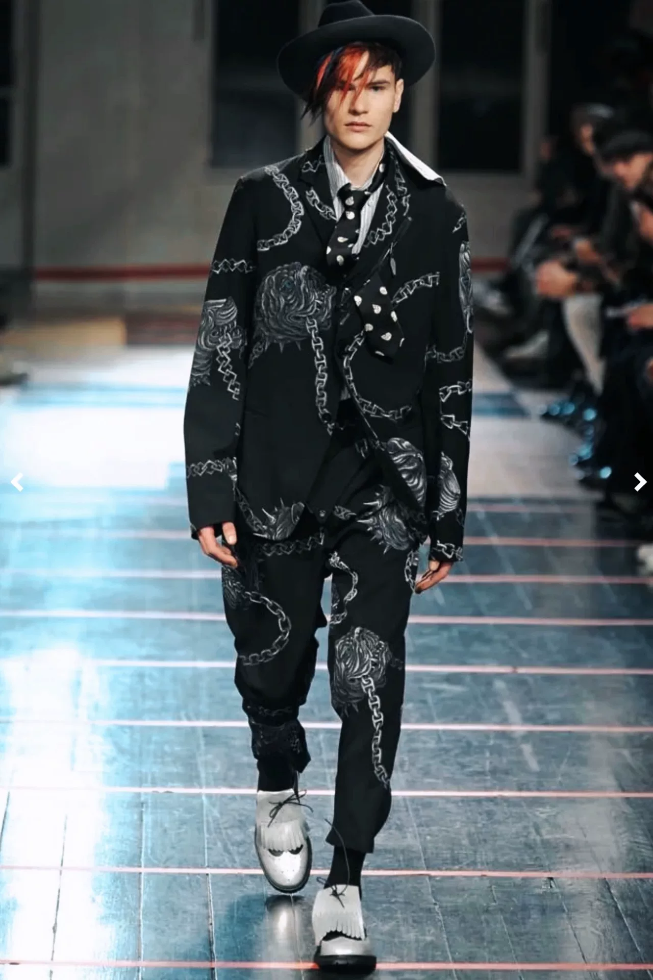 Yohji Yamamoto 14AW Silk Skull Tie — detail
