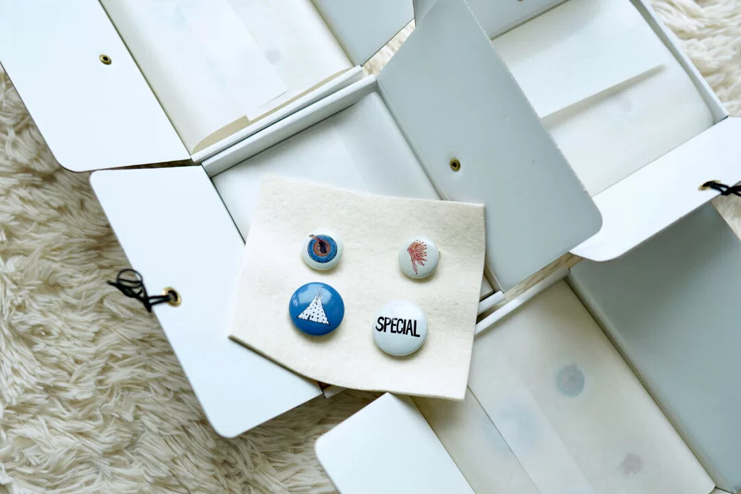 visvim Four Round Badges Set