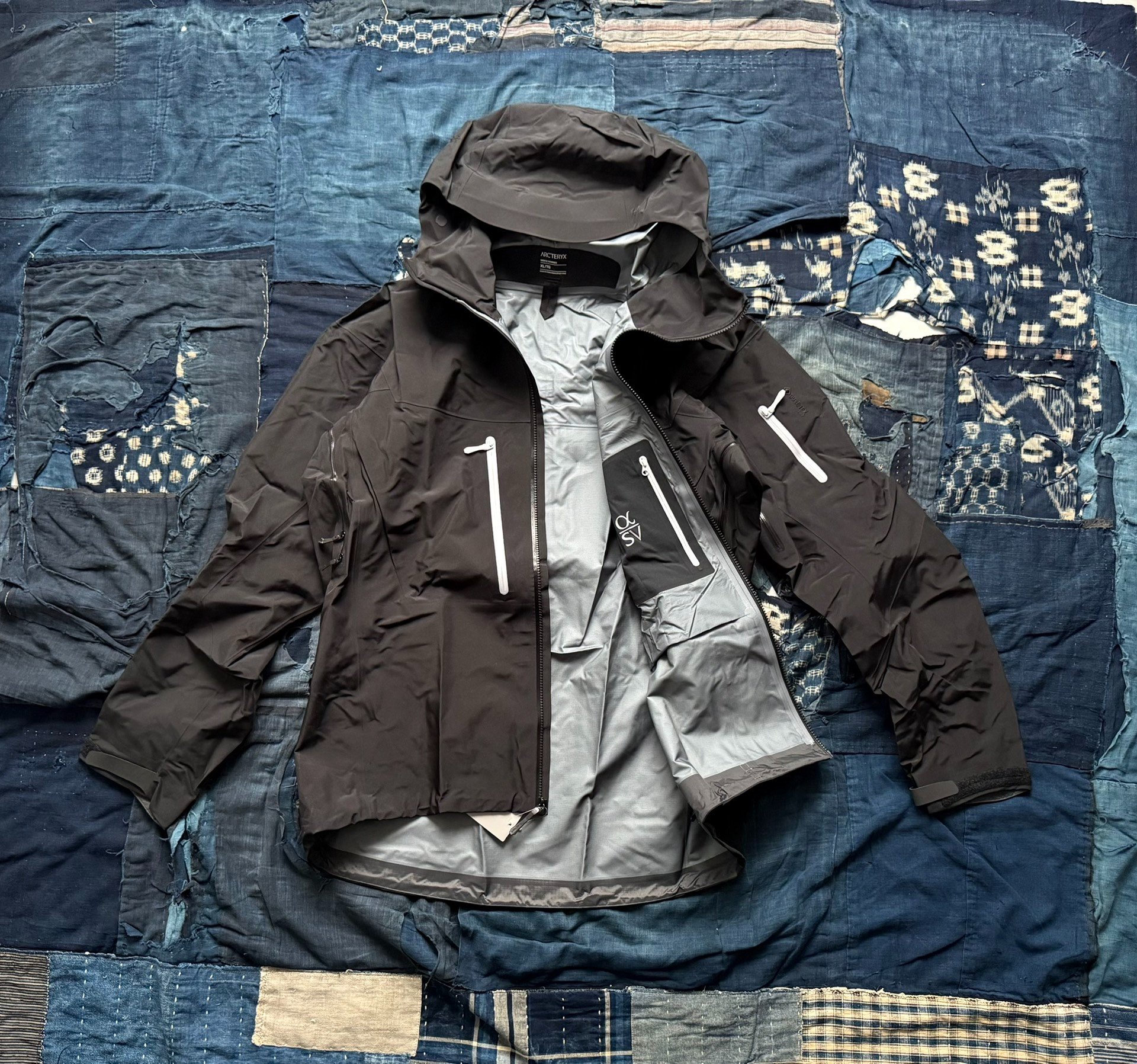 Arc'teryx Alpha SV Jacket — front