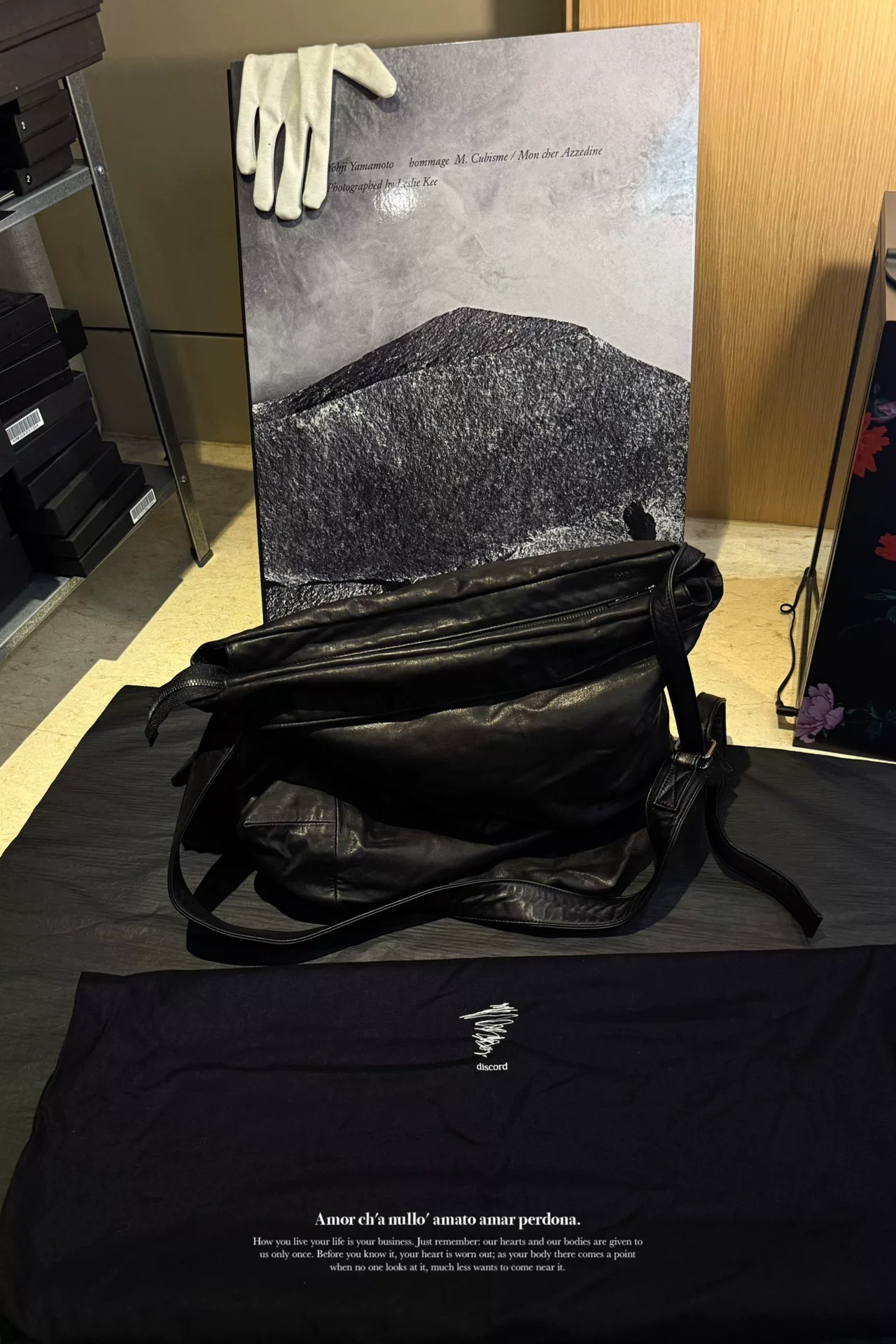 Yohji Yamamoto Discord Unevenness Crossbody Bag — detail