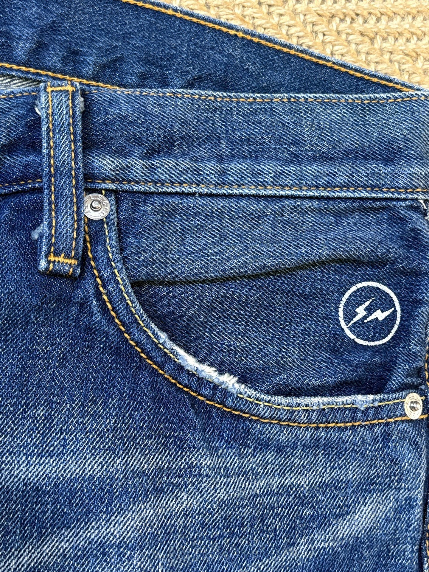 Levi's Fenom 505 Fit Washed Jeans — detail