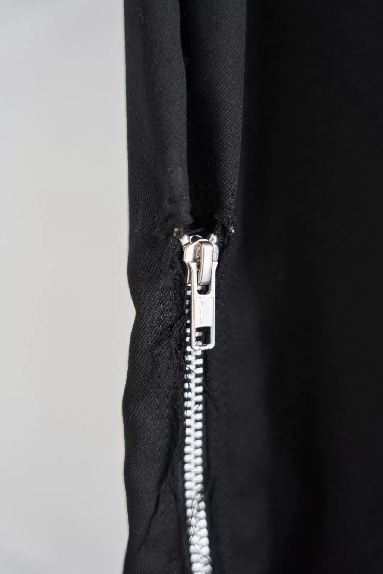 Comme des Garcons 19ss Zip Frayed Trousers — label