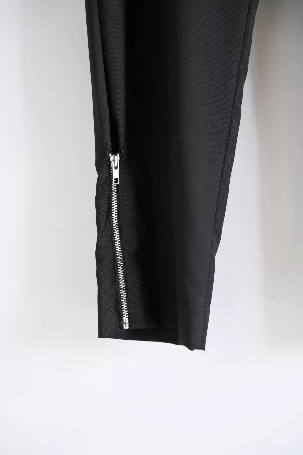 Comme des Garcons 19ss Zip Frayed Trousers — back
