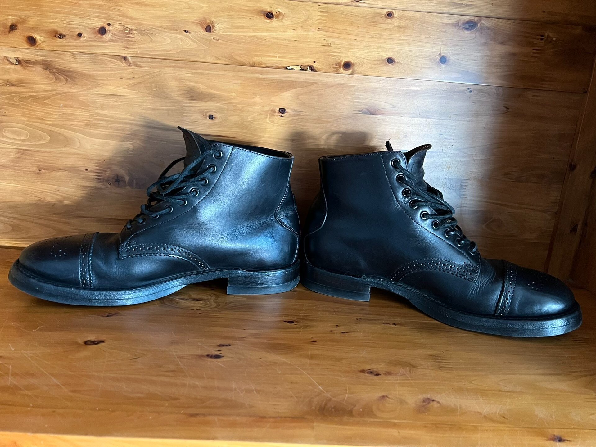 Yuketen Canada Heavyweight Carved Toe Paratrooper Boots — label