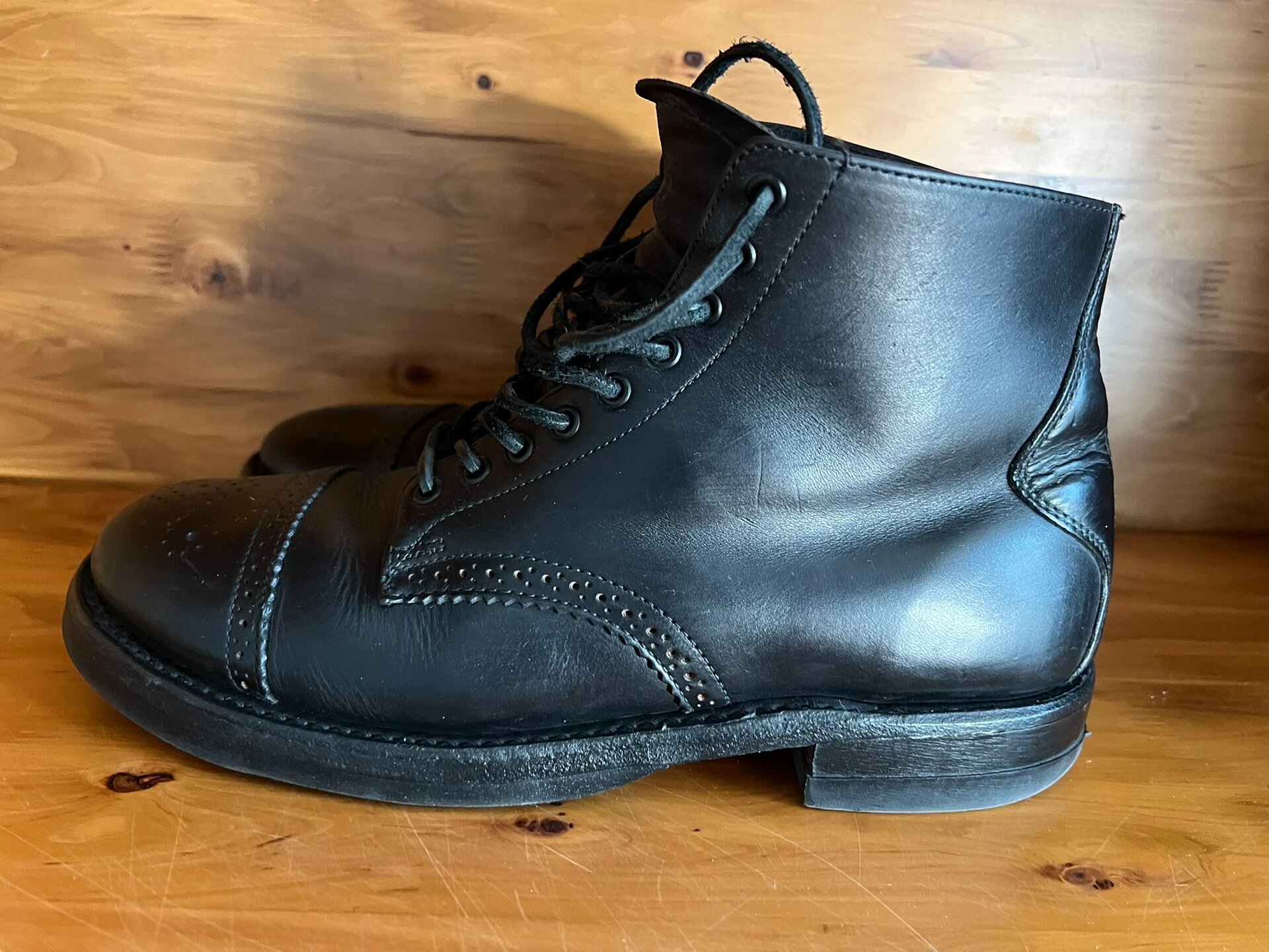 Yuketen Canada Heavyweight Carved Toe Paratrooper Boots — front