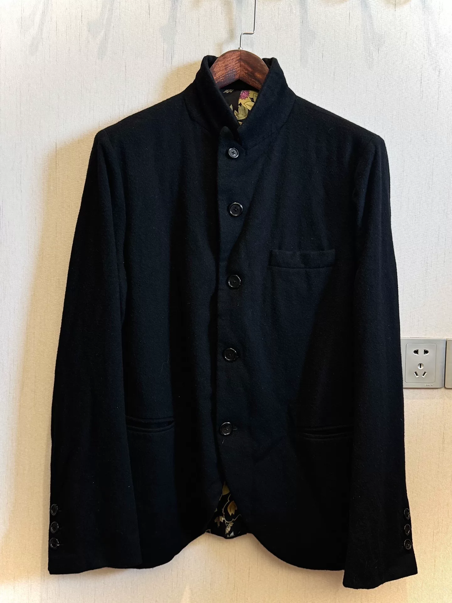 Geoffrey B NNJ05 Black Blazer — front