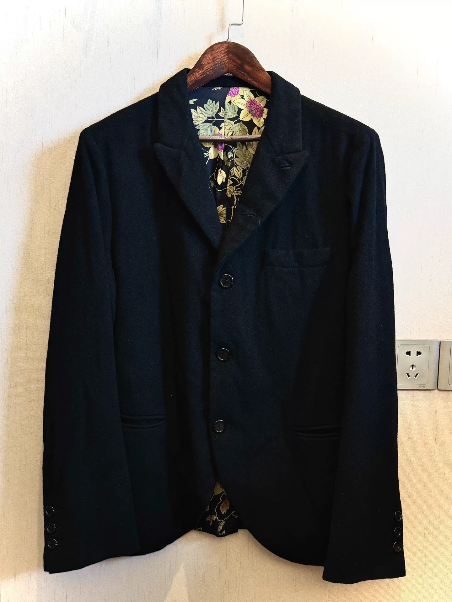 Geoffrey B NNJ05 Black Blazer