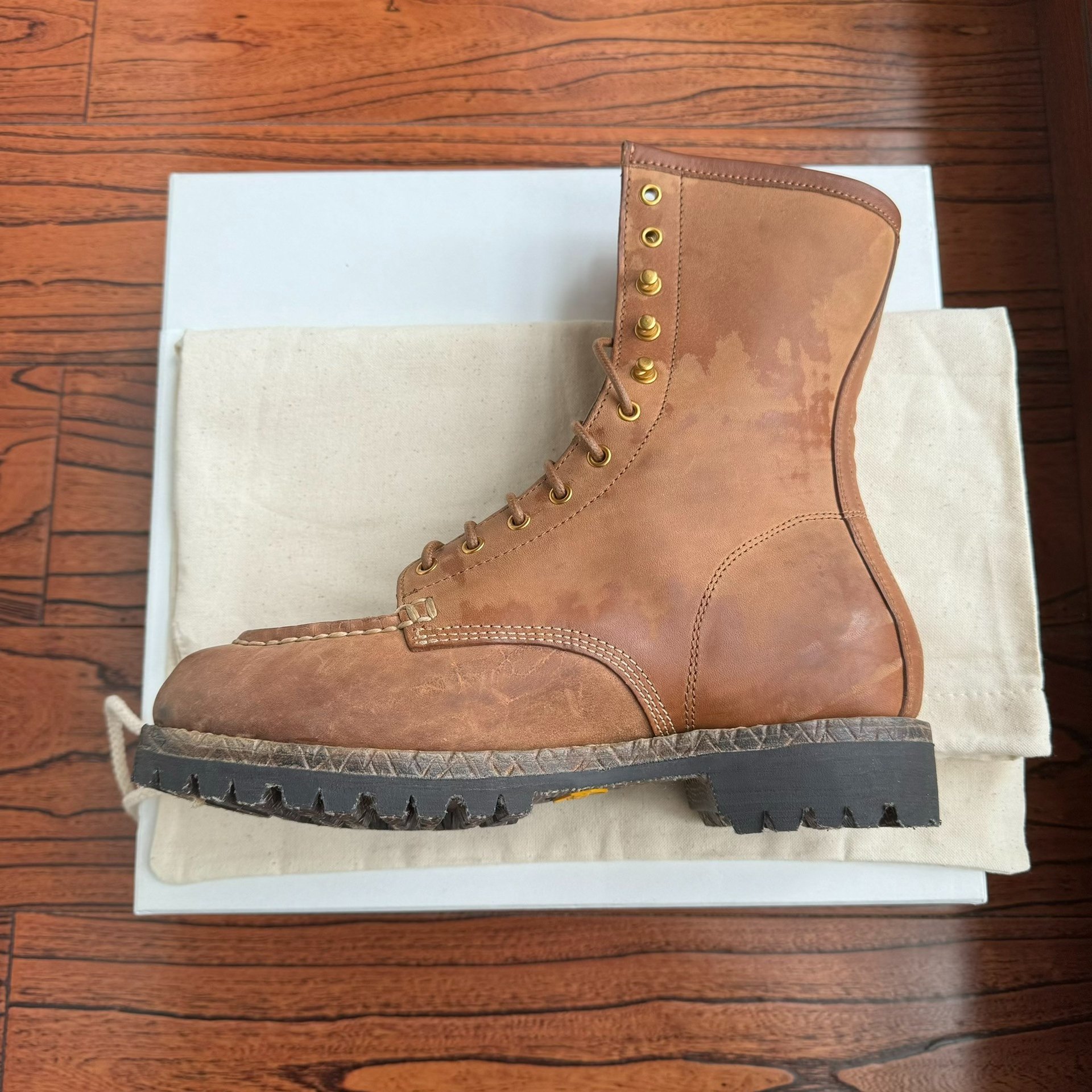 VISVIM 26ss SCOUT MOC BOOTS — label